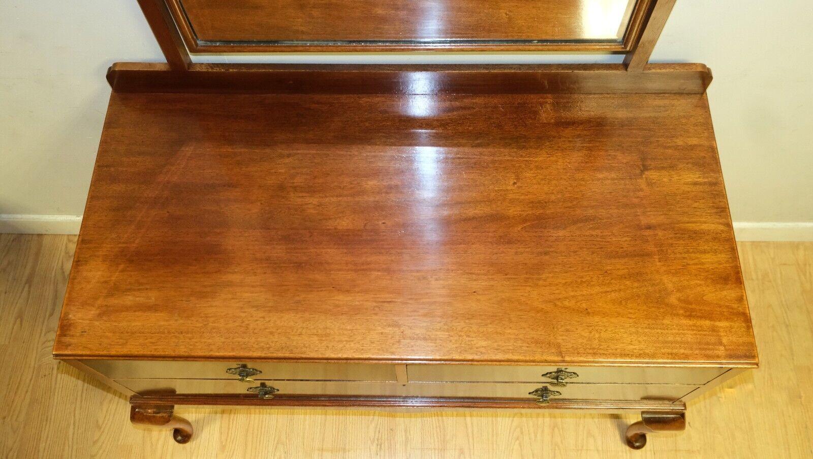 LOVELY EARLY 20TH CENTURY HARDWOOD DRESSiNG TABLE RAISED ON CABRIOLE LEGS (Englisch) im Angebot