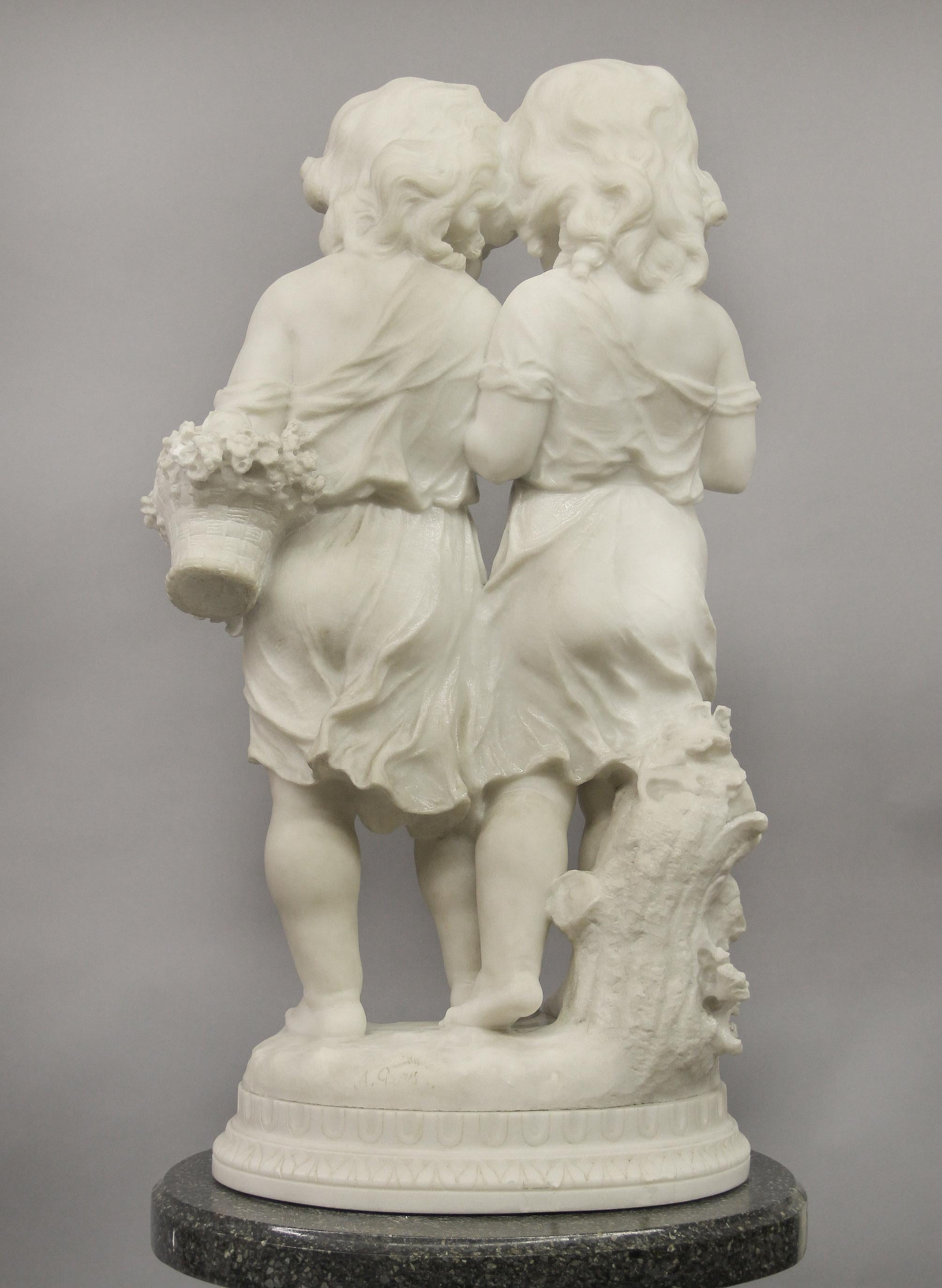 Sculpté à la main Ravissante sculpture italienne en marbre de Carrare du début du 20e siècle réalisée par Affortunato Gory en vente