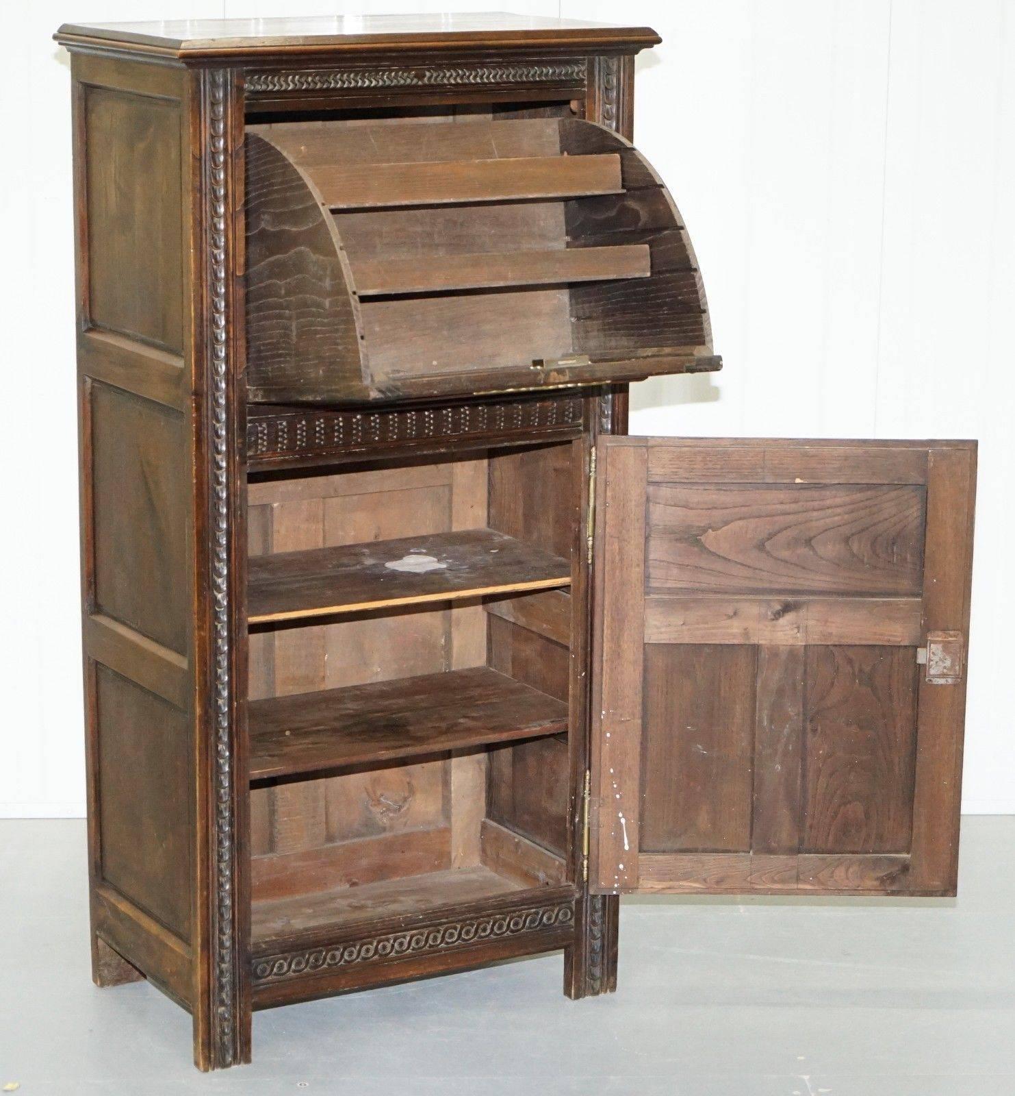 Chêne Lovely Early Victorian Hand-Carved Tall Cabinet for Documents & Storage Jacobean