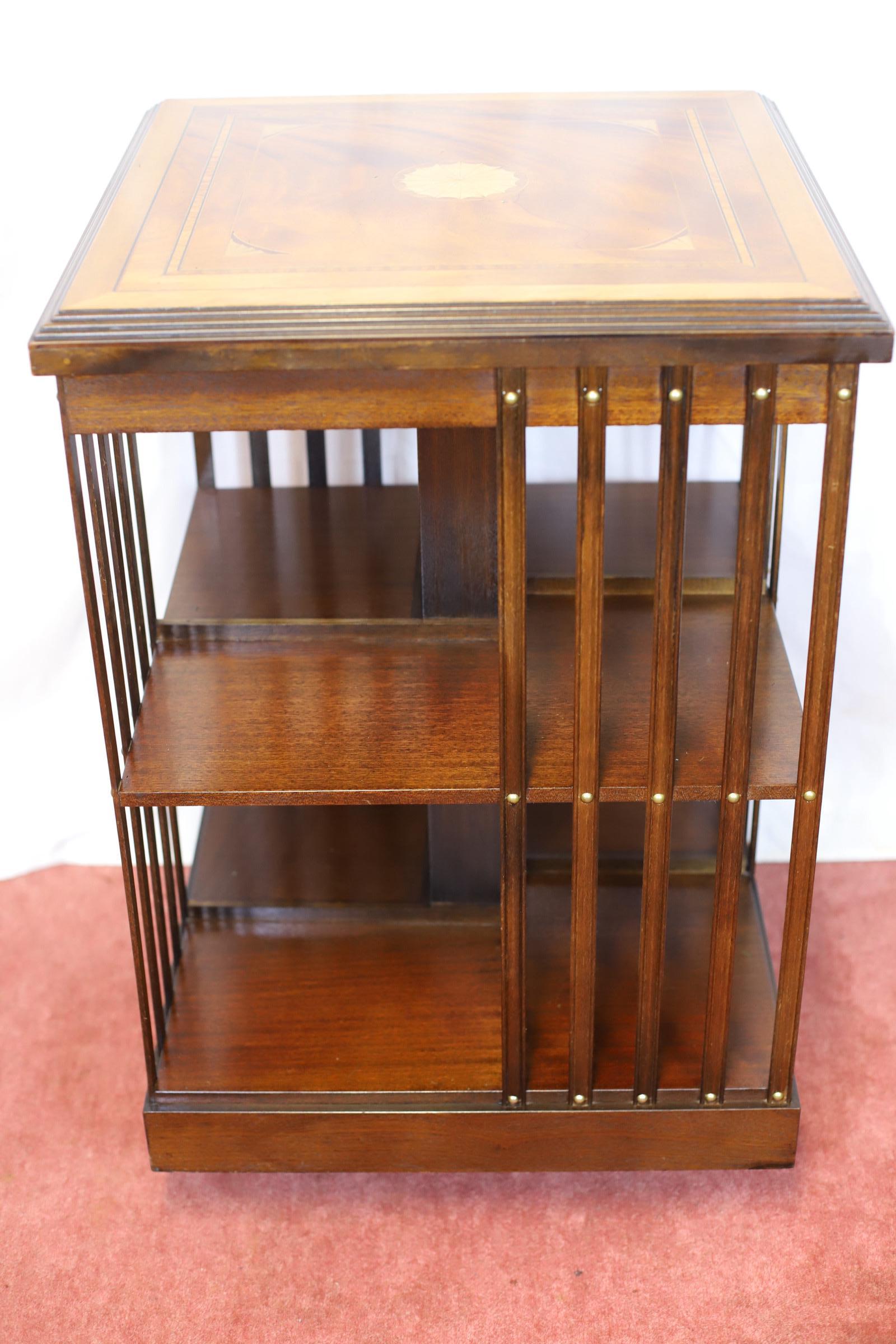 Lovely Edwardian Walnut Inlaid Revolving Bookcase In Good Condition For Sale In Crawley, GB