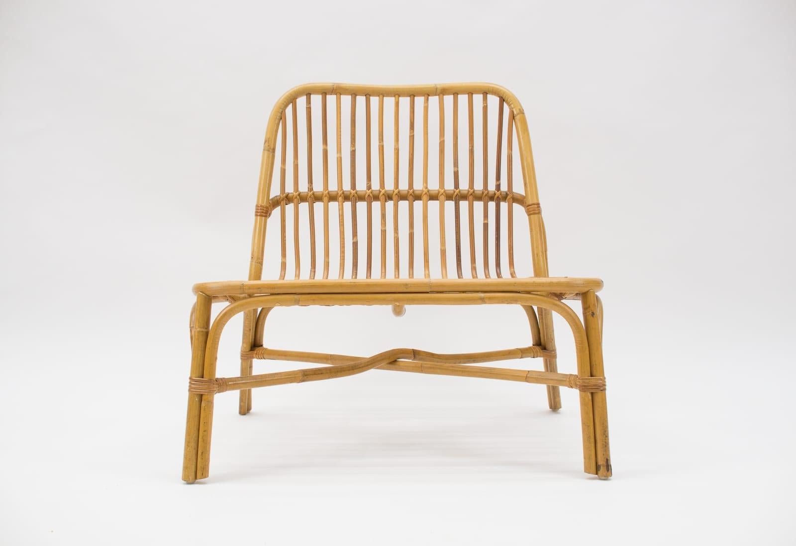 Milieu du XXe siècle Ravissants et élégants fauteuils italiens en bambou et rotin, années 1950, lot de 2 en vente
