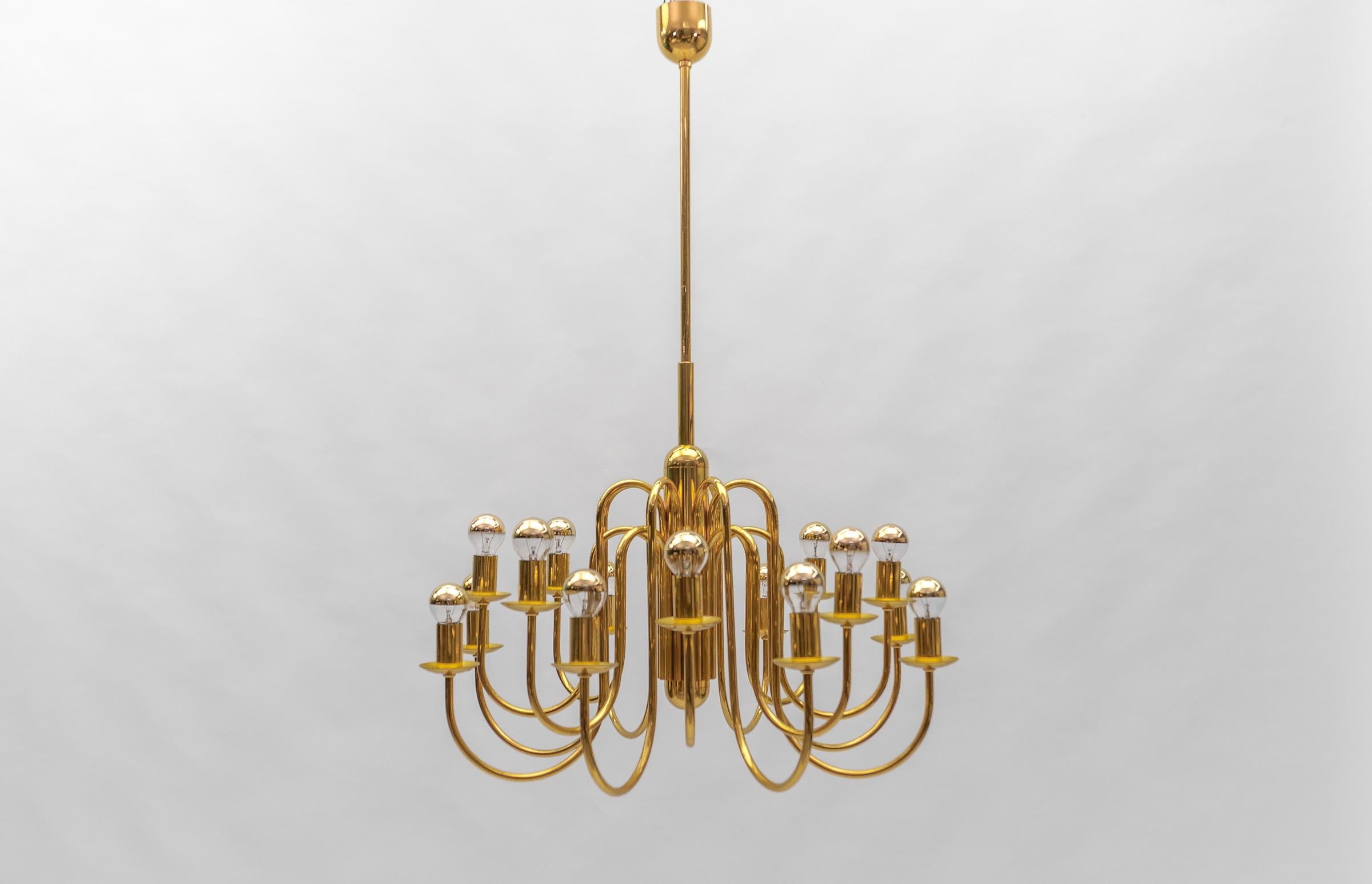 Lovely Elegant Mid-Century Modern Brass Chandelier Lamp, Italy 1970s For Sale 7