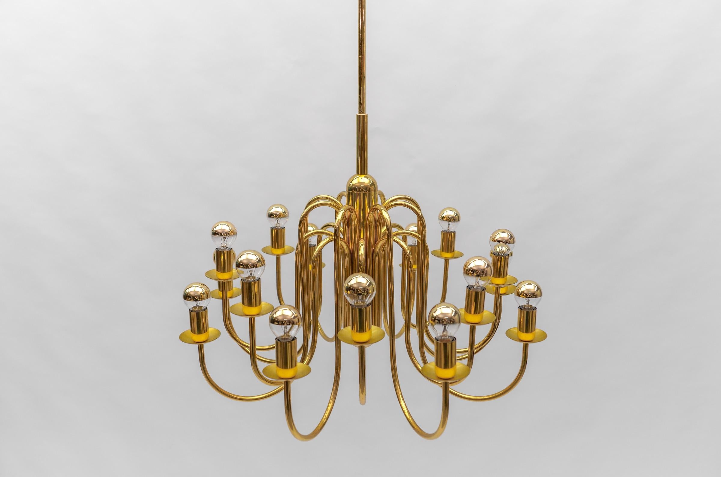 Late 20th Century Lovely Elegant Mid-Century Modern Brass Chandelier Lamp, Italy 1970s For Sale