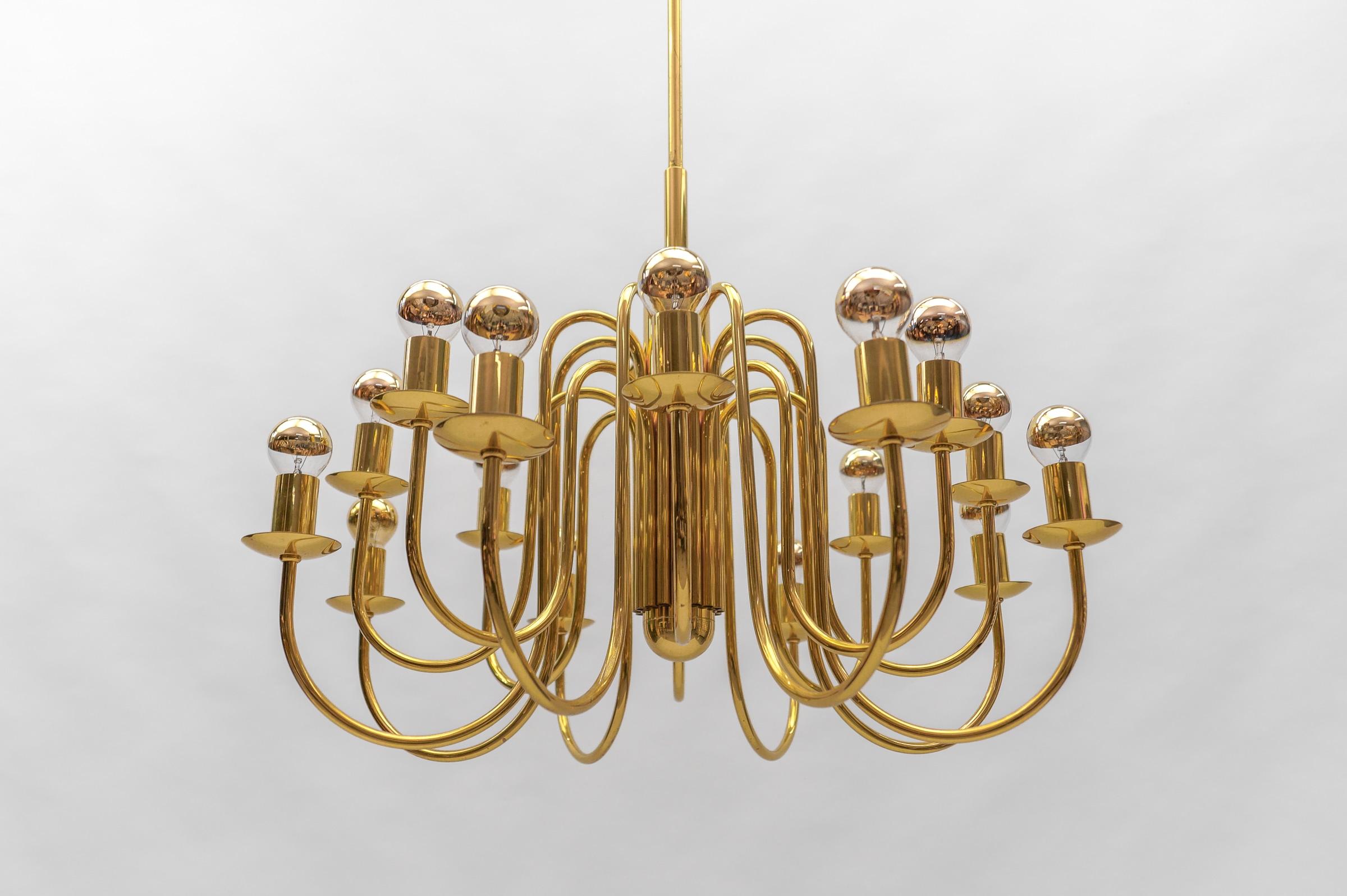 Schöne, elegante Mid-Century-Modern-Kronleuchterlampe aus Messing, Italien 1970er Jahre im Angebot 1