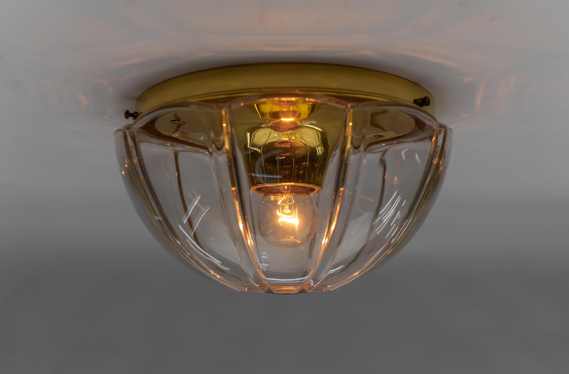 Lovely Elegant Octagonal Glass Flush Mount by Limburg, Germany 1960s 

Minimalist metal and clear glass flush mount manufactured by Limburg Germany, 1960-1969. Octagonal shaped lantern and multifaceted clear glass.

This lamp need 1 x E14 / E15
