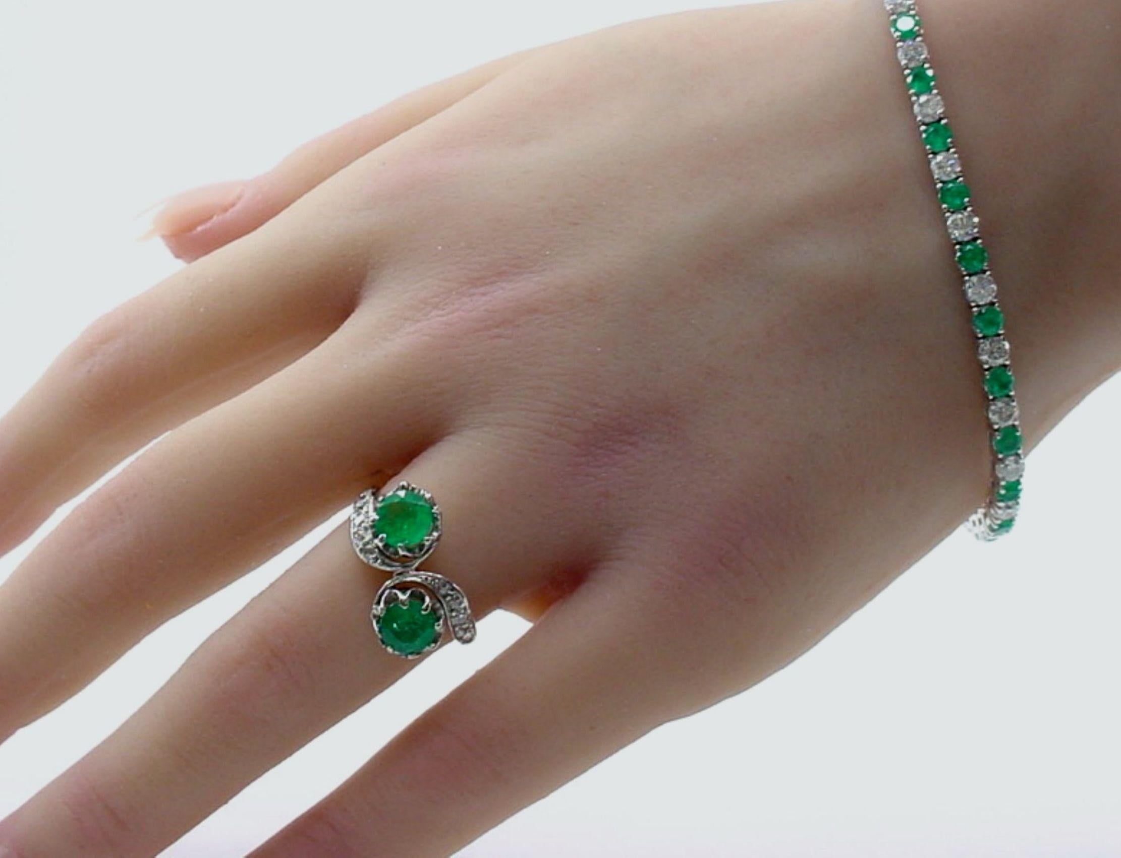 Mixed Cut Lovely Emerald 3.50 Ct Diamond Emerald Line Strap Tennis Bracelet For Sale