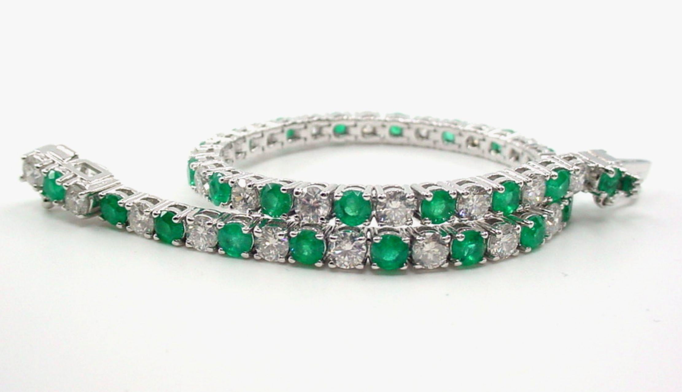Women's or Men's Lovely Emerald 3.50 Ct Diamond Emerald Line Strap Tennis Bracelet For Sale