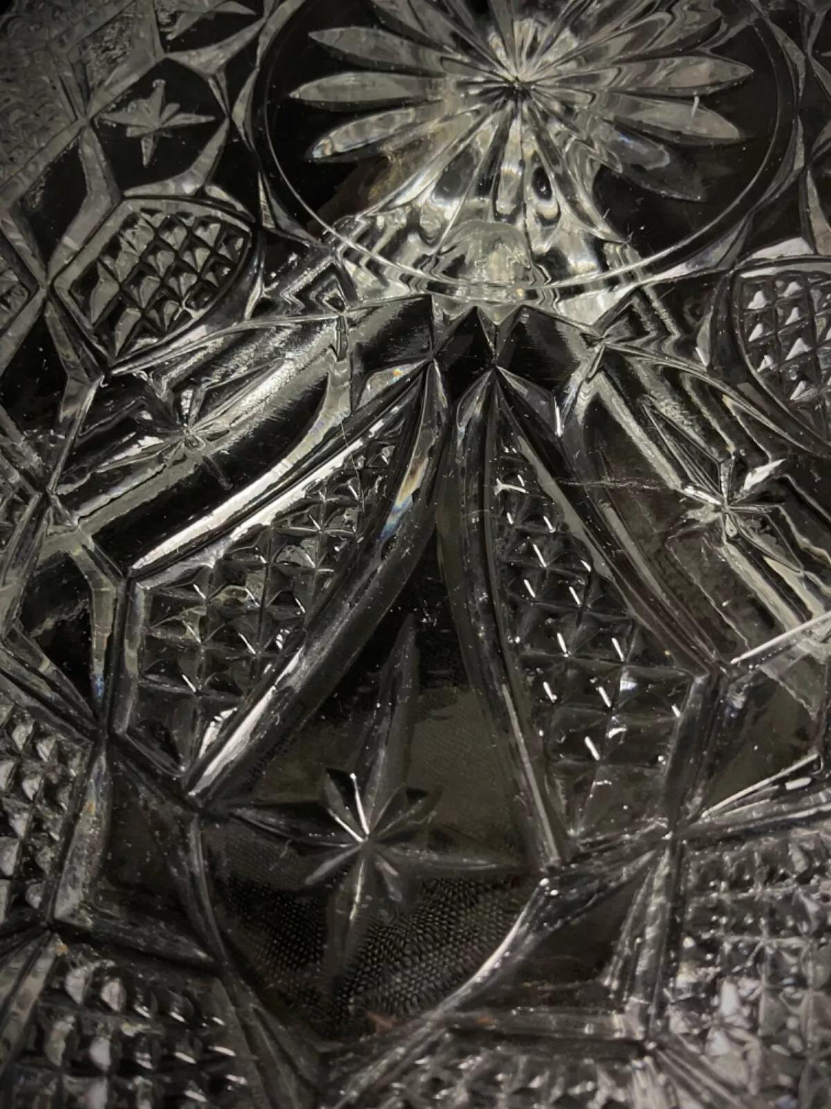 Français Joli plateau à compartiments en verre gravé - Idéal pour servir les amuse-gueules - 2Y370 en vente