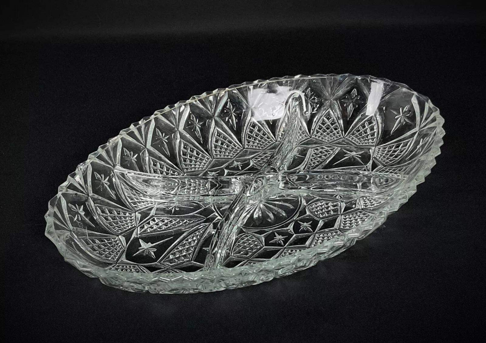 Verre Joli plateau à compartiments en verre gravé - Idéal pour servir les amuse-gueules - 2Y370 en vente