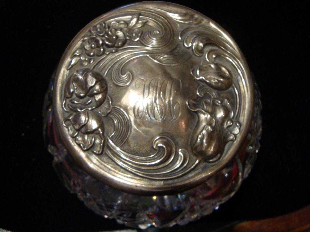 Lovely Exquisite 19th Century French Sterling Silver Bointaburet Crystal Box In Good Condition For Sale In New York, NY