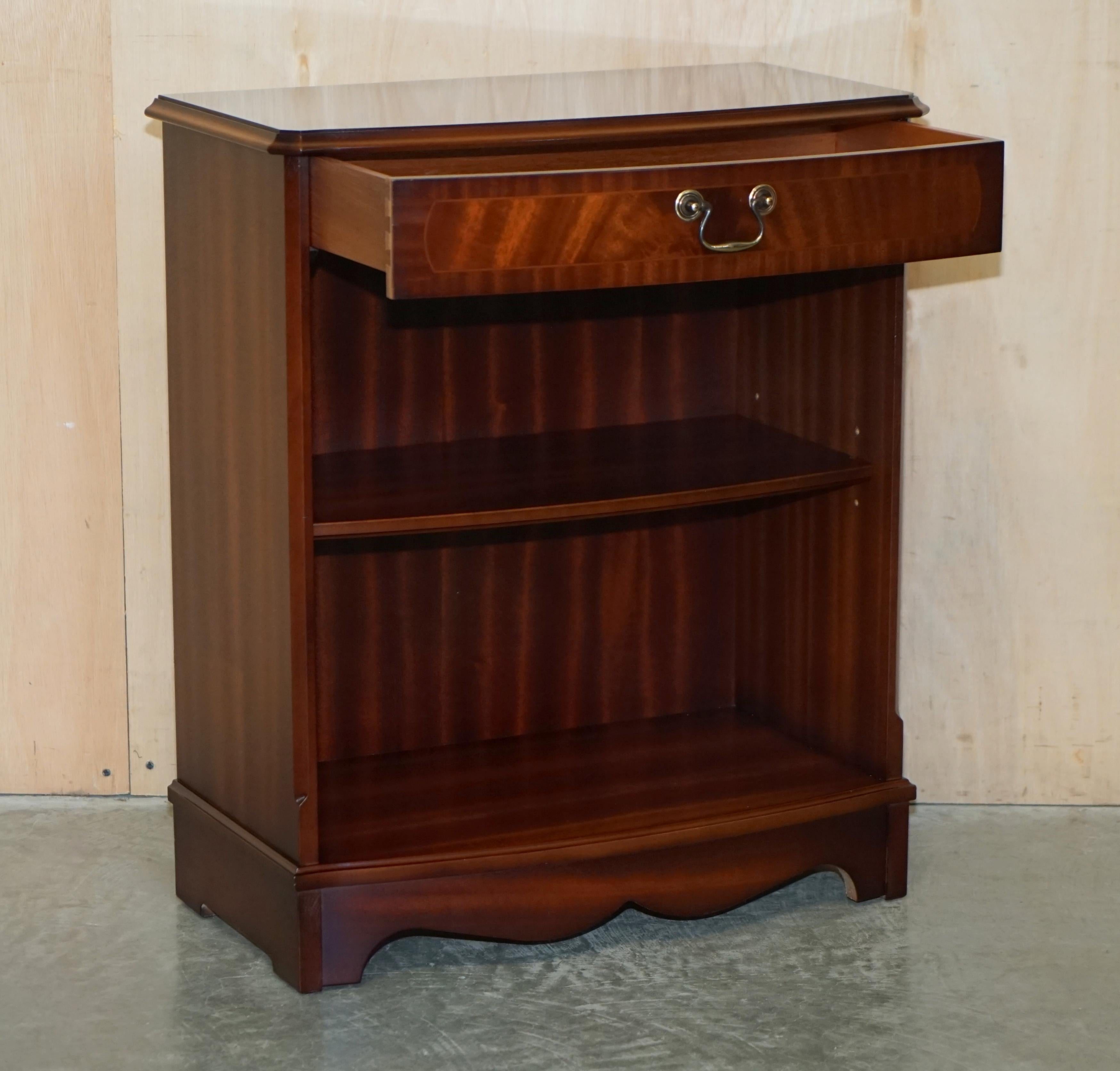Lovely Flamed Hardwood Bow Fronted Dwarf Open Library Bookcase Single Drawer For Sale 9
