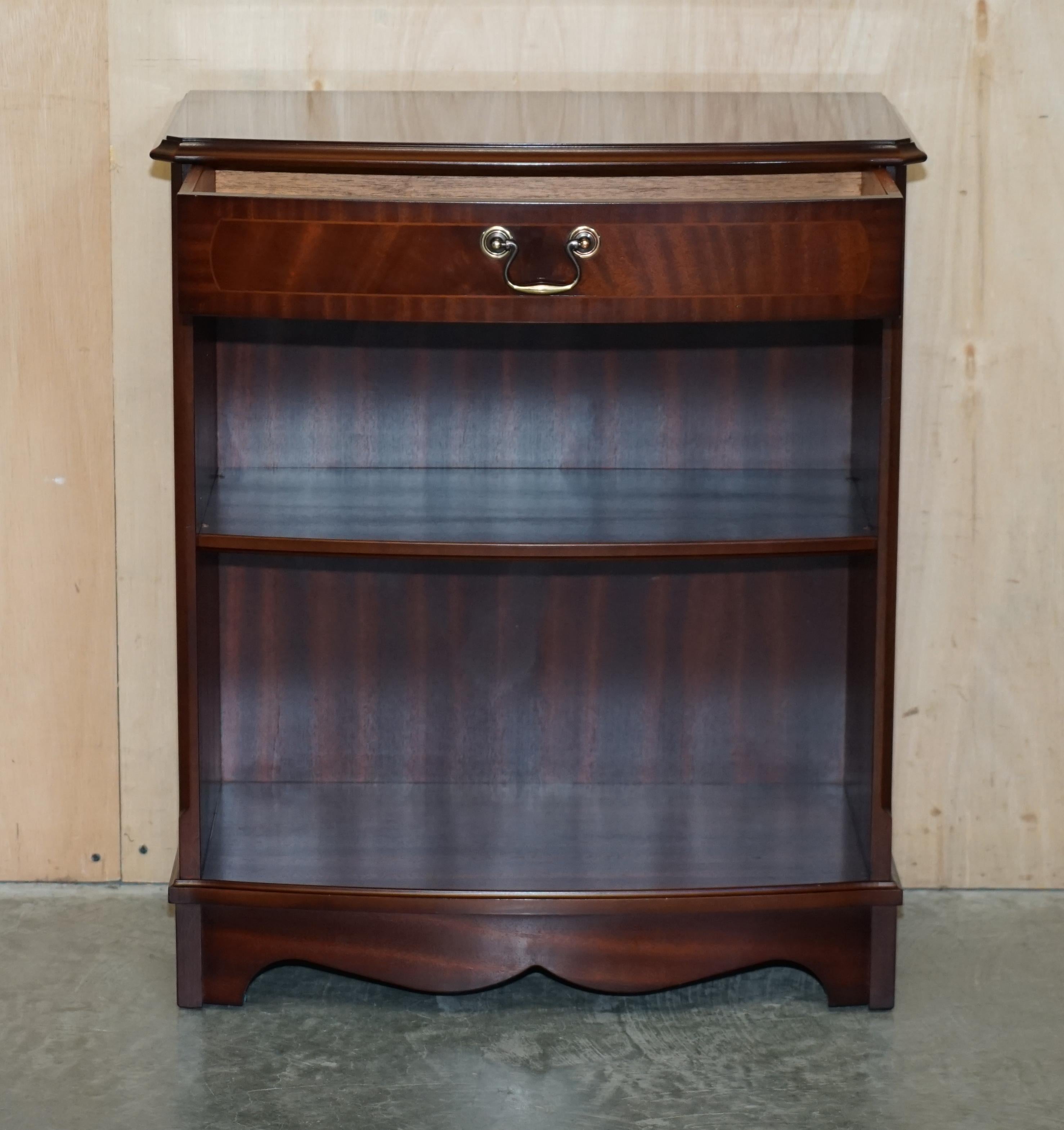 Lovely Flamed Hardwood Bow Fronted Dwarf Open Library Bookcase Single Drawer For Sale 10