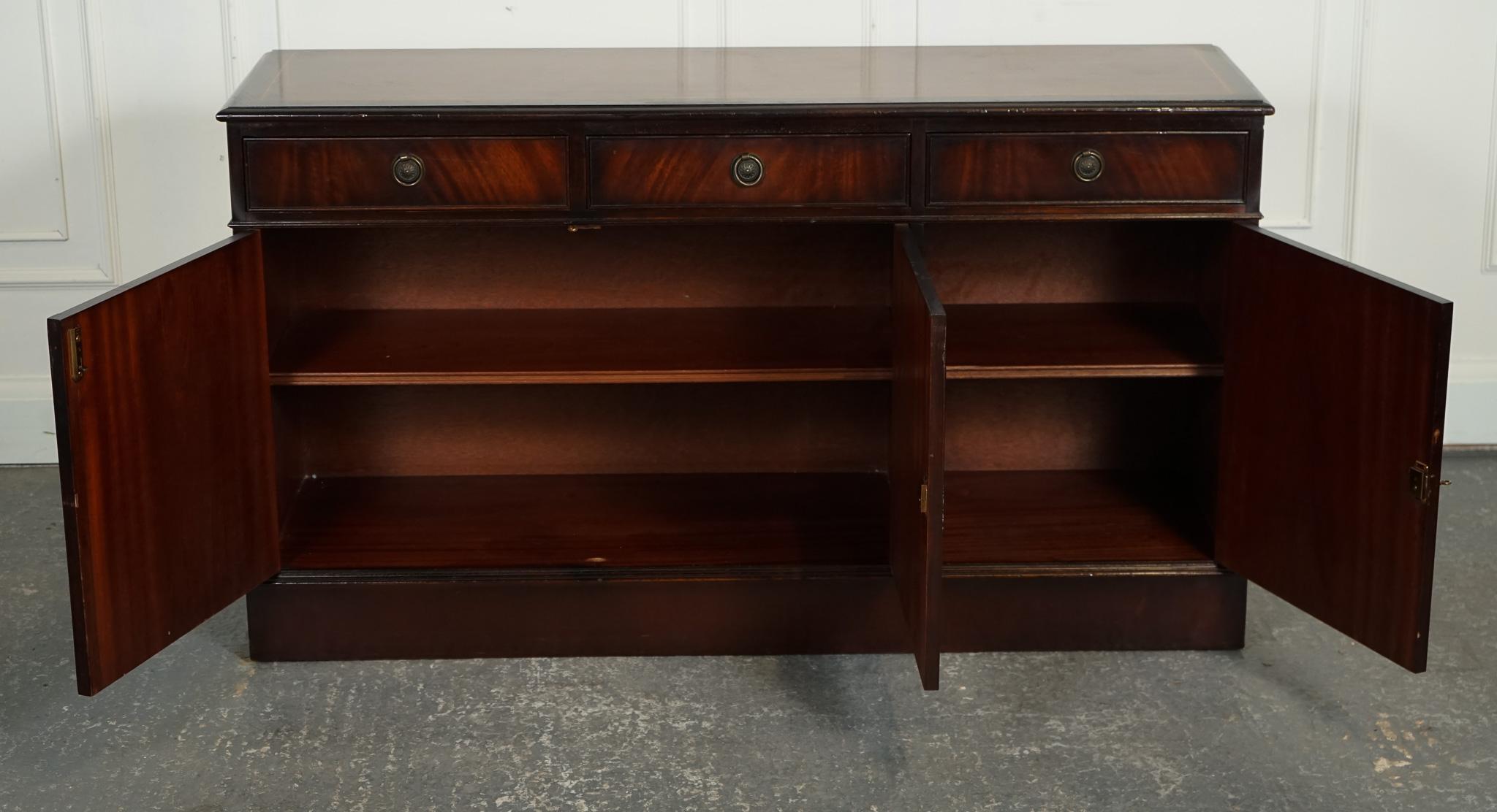 Hand-Crafted LOVELY FLAMED HARDWOOD GEORGIAN STYLE BUFFET SiDEBOARD 