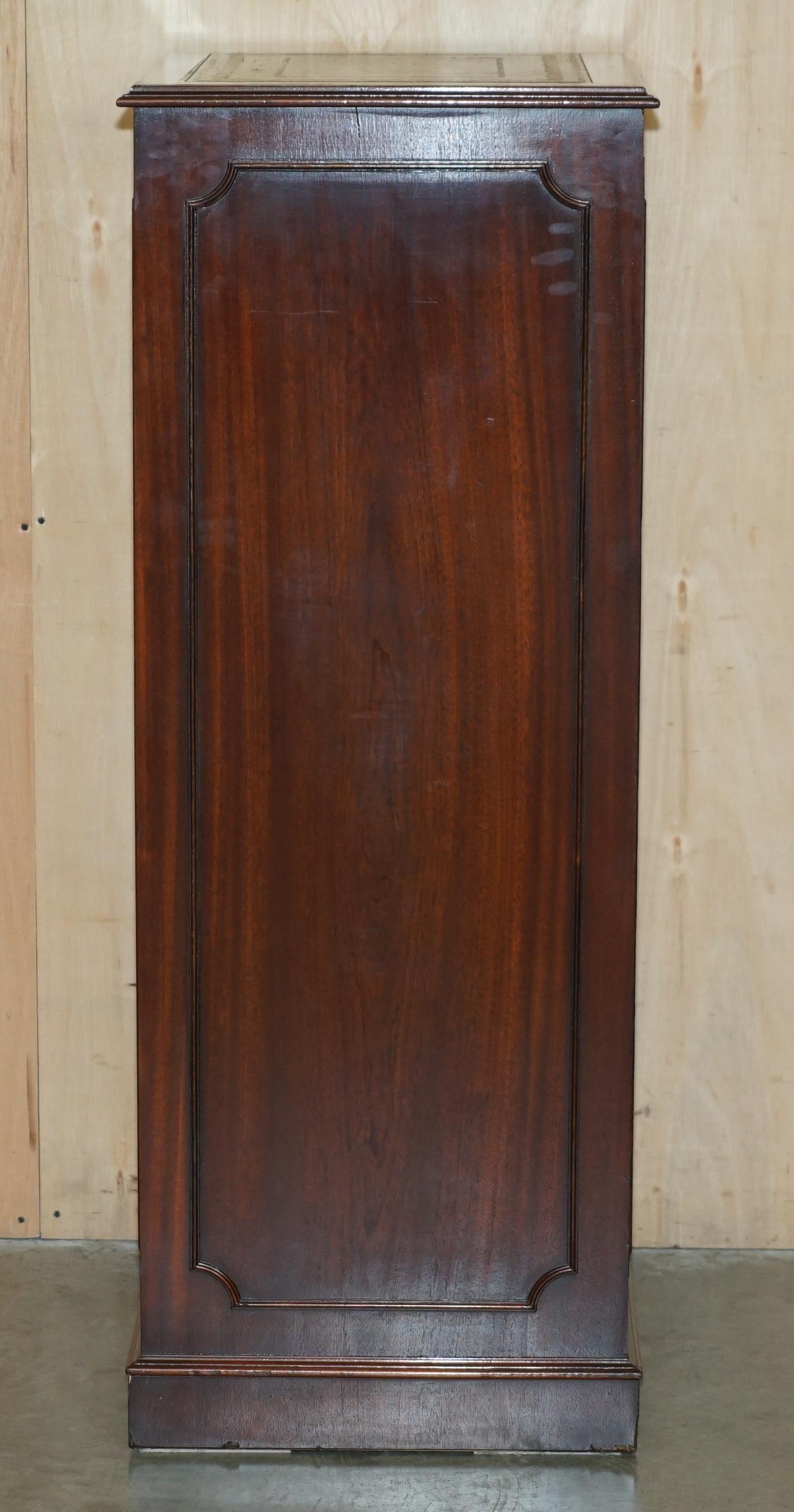 LOVELY FLAMED HARDWOOD LARGE FOUR DRAWER FILING CABiNET WITH GREEN LEATHER TOP For Sale 5