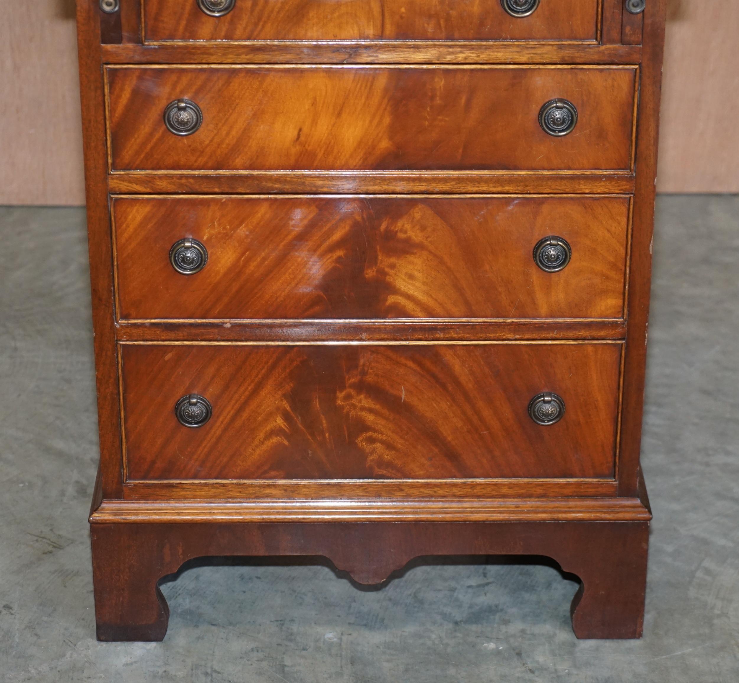 Georgian Lovely Flamed Hardwood Batchelors Chest of Drawers with Folding Butlers Shelf
