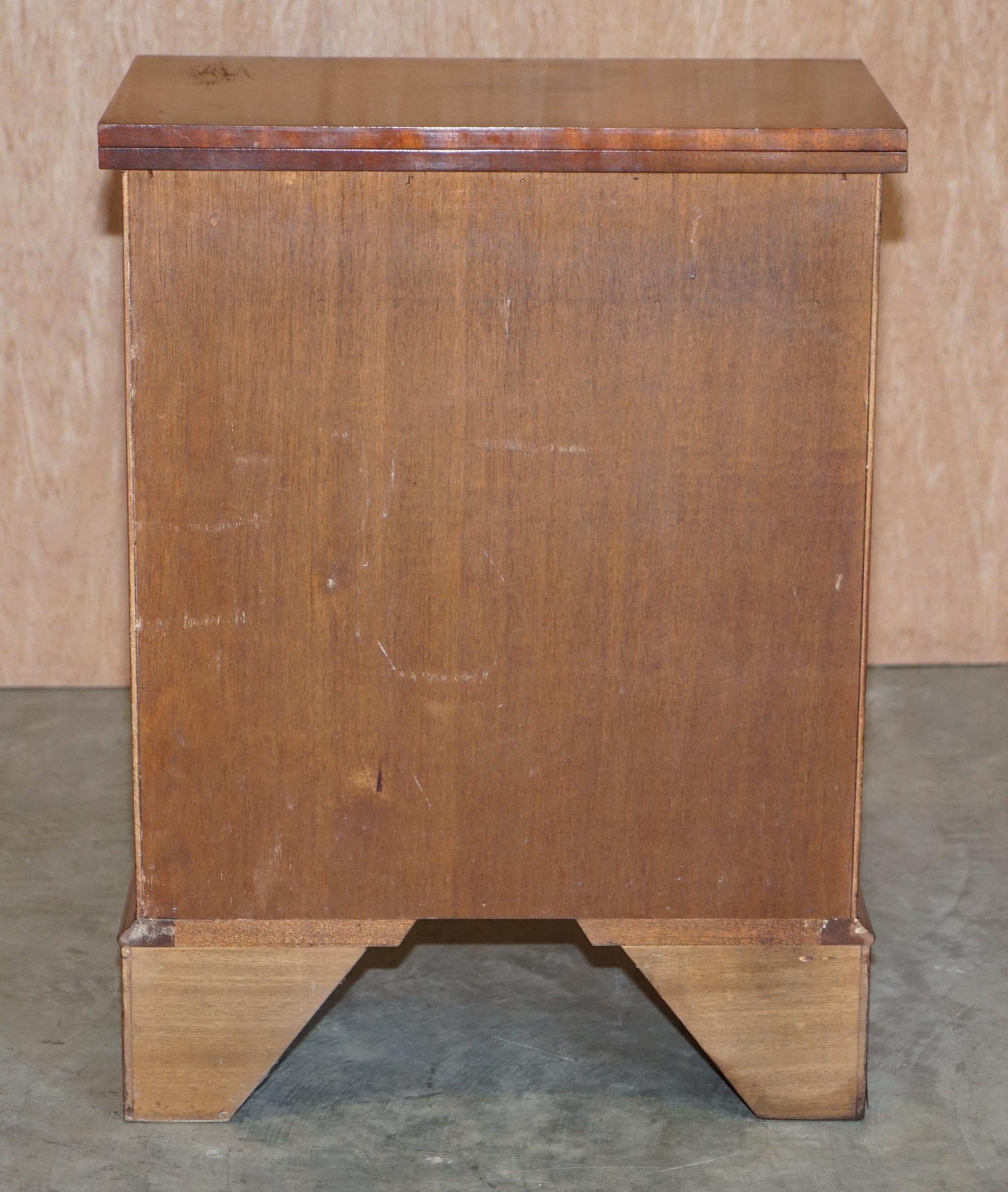 20th Century Lovely Flamed Hardwood Batchelors Chest of Drawers with Folding Butlers Shelf
