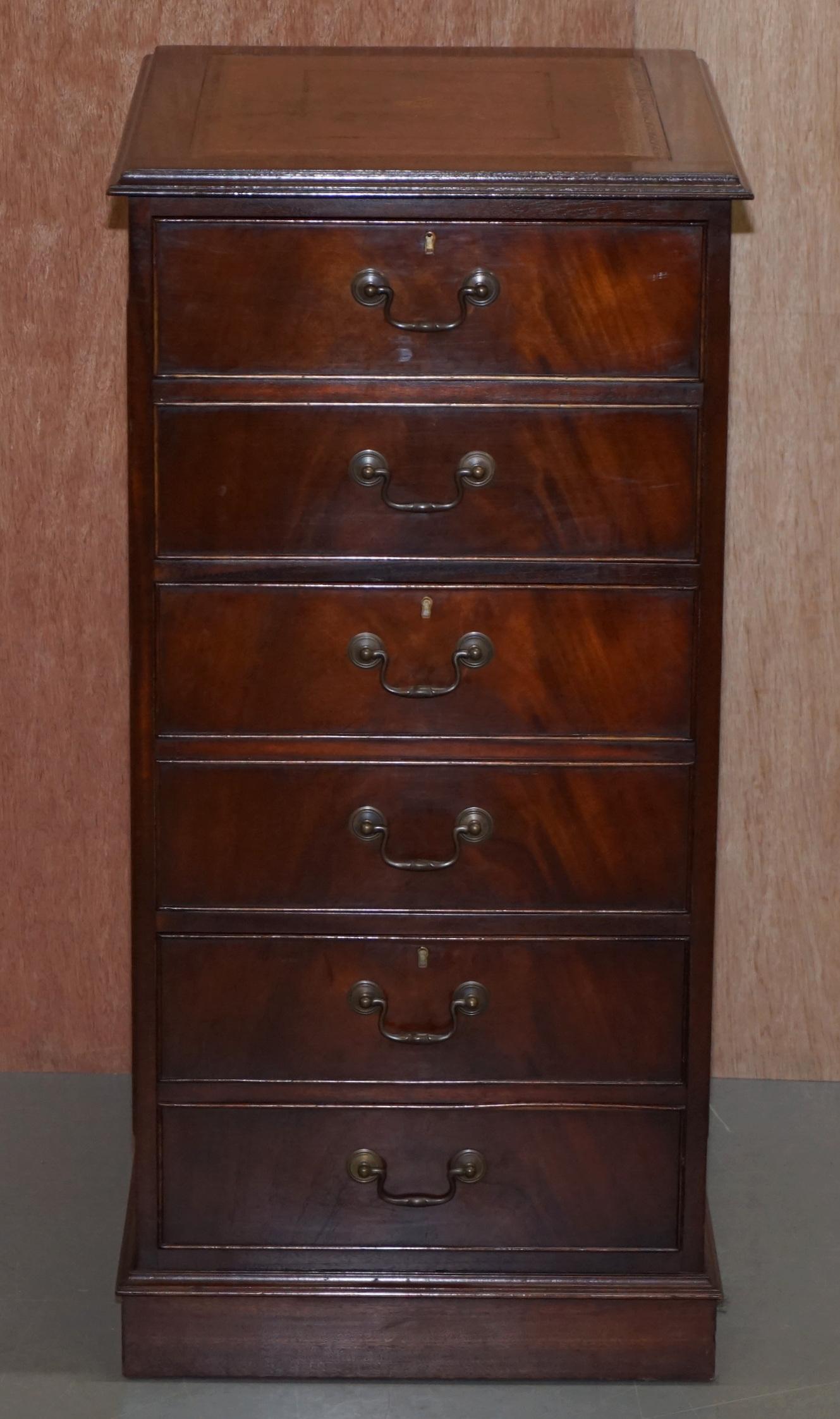We are delighted to offer for sale this lovely large tall three drawer flamed mahogany filing cabinet with brown leather top

A good looking, large and functional piece of office furniture. It is mahogany with a leather top 

In terms of the