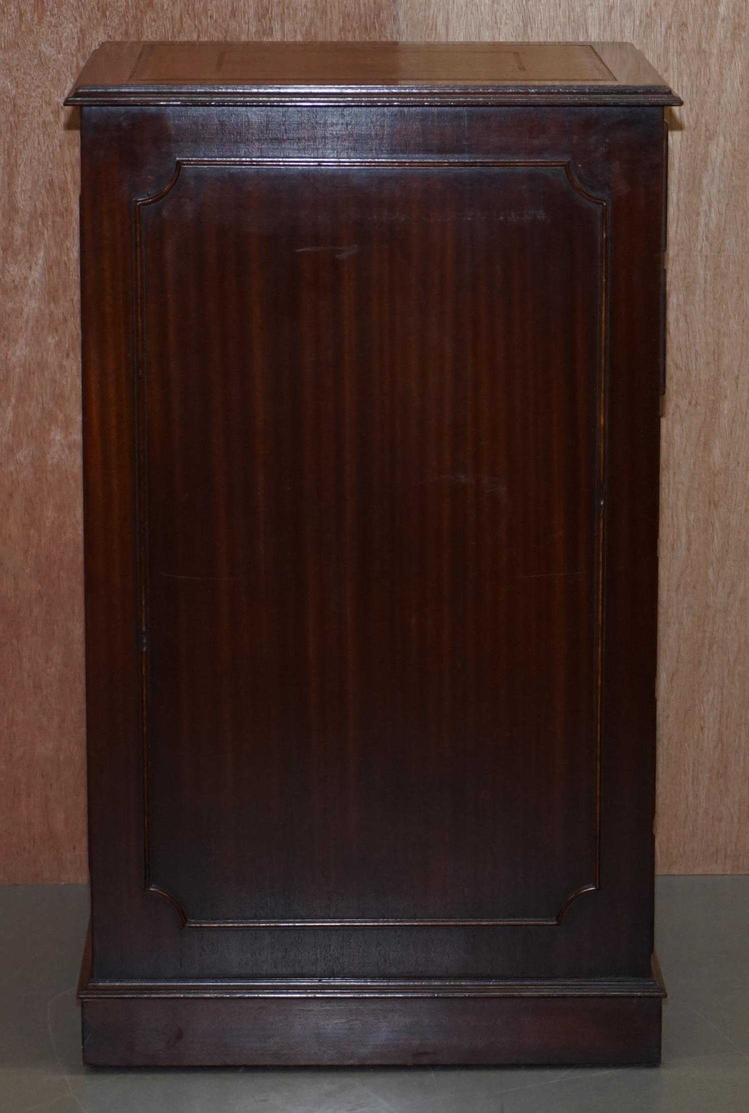 20th Century Lovely Flamed Mahogany Large Three Drawer Filing Cabinet with Brown Leather Top