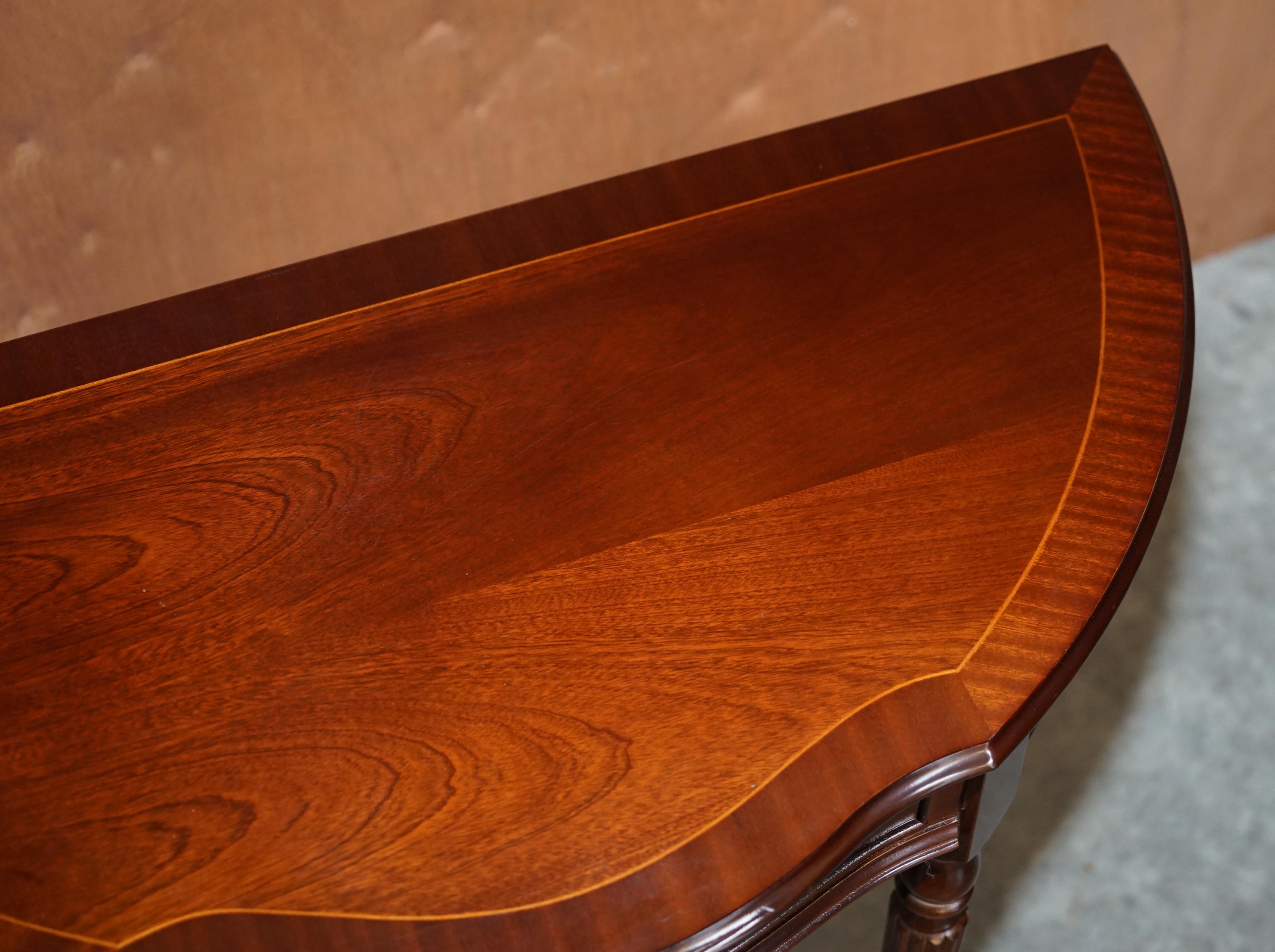 Preciosa Mesa Consola Vintage Demi Line de madera noble flameada con un solo cajón en Bueno estado para la venta en West Sussex, Pulborough