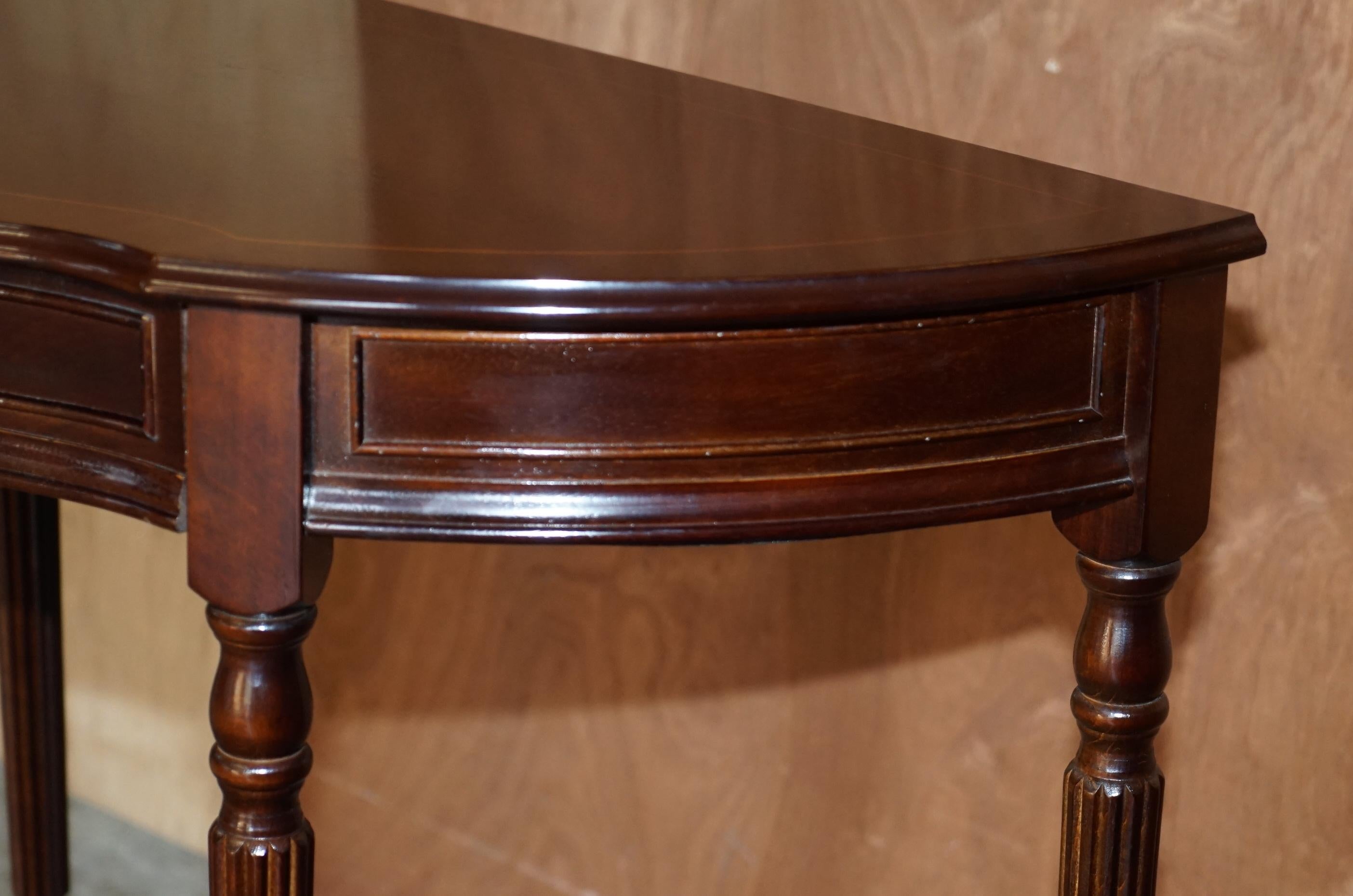 Preciosa Mesa Consola Vintage Demi Line de madera noble flameada con un solo cajón en venta 1