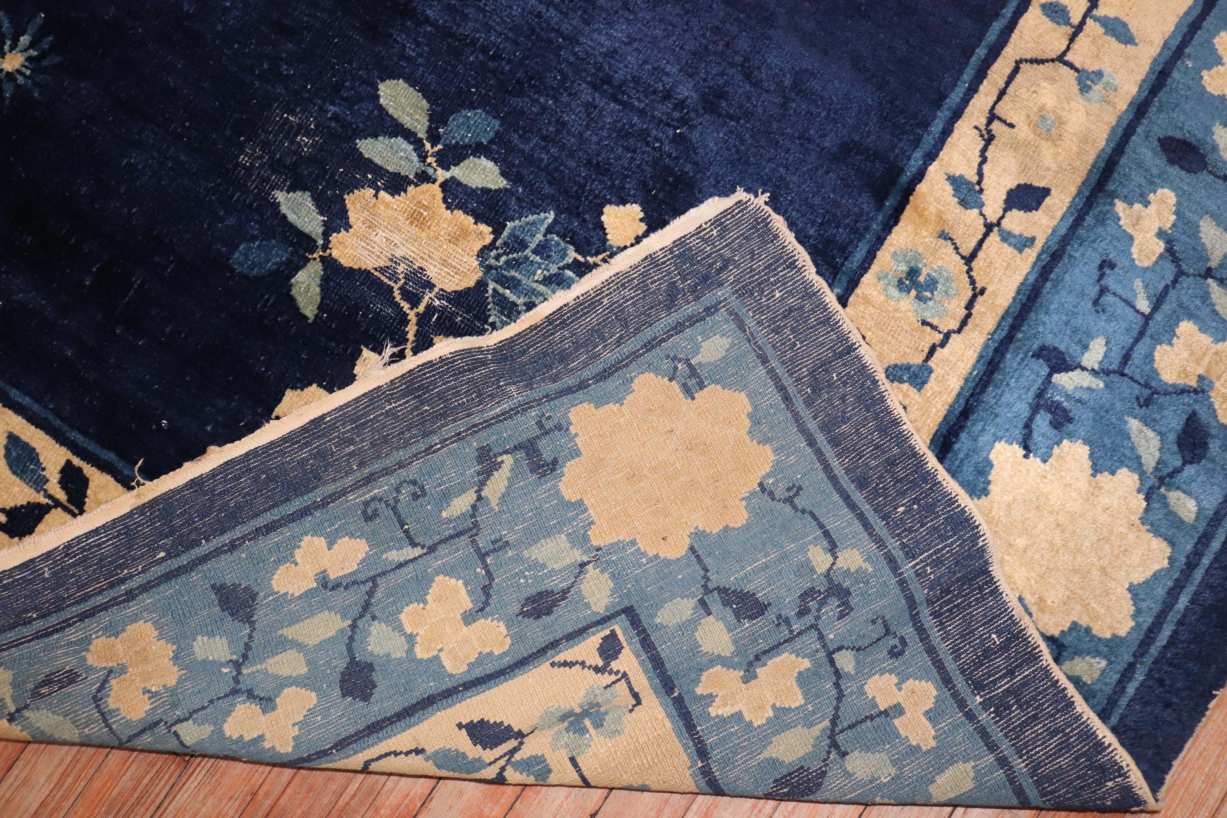 Lovely Floral Art Deco Chinese Room Size Rug In Fair Condition For Sale In New York, NY