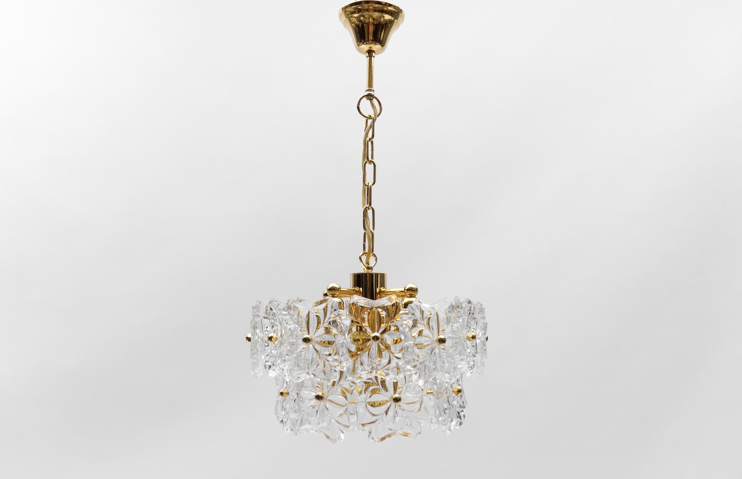Lovely Floral Mid-Century Modern Crystal Glass Chandelier by Sölken  1960s Germany

Dimensions
Height: 21.65 in. (55 cm)
Diameter: 12.59 in. (32 cm)

The fixture needs 4 x E14 standard bulb with 60W max.

Light bulbs are not included.
It is possible