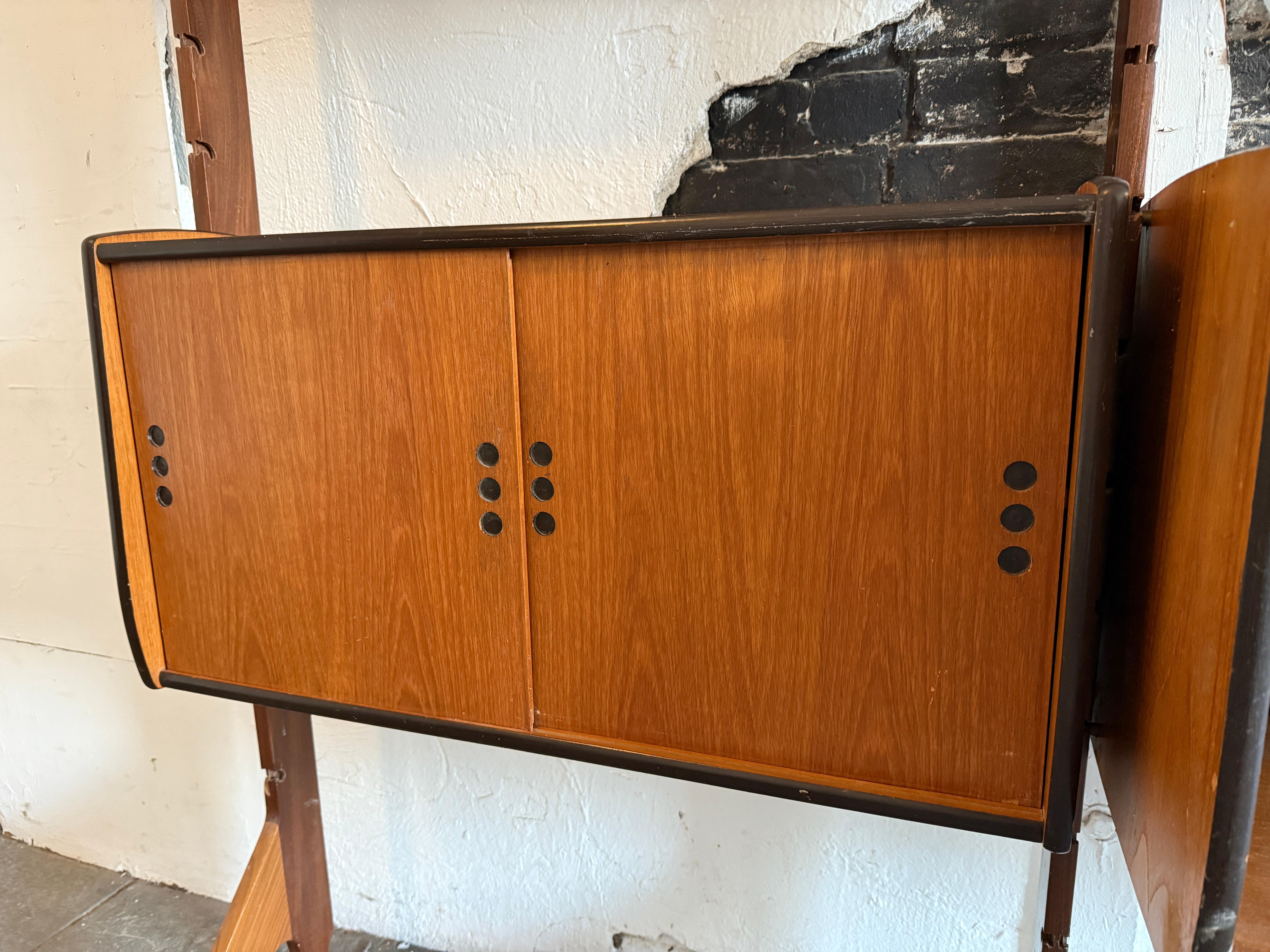 Schöner freistehender Ergo-Wandschrank aus Teakholz von John Texmon für Blindheim Norwegen 2