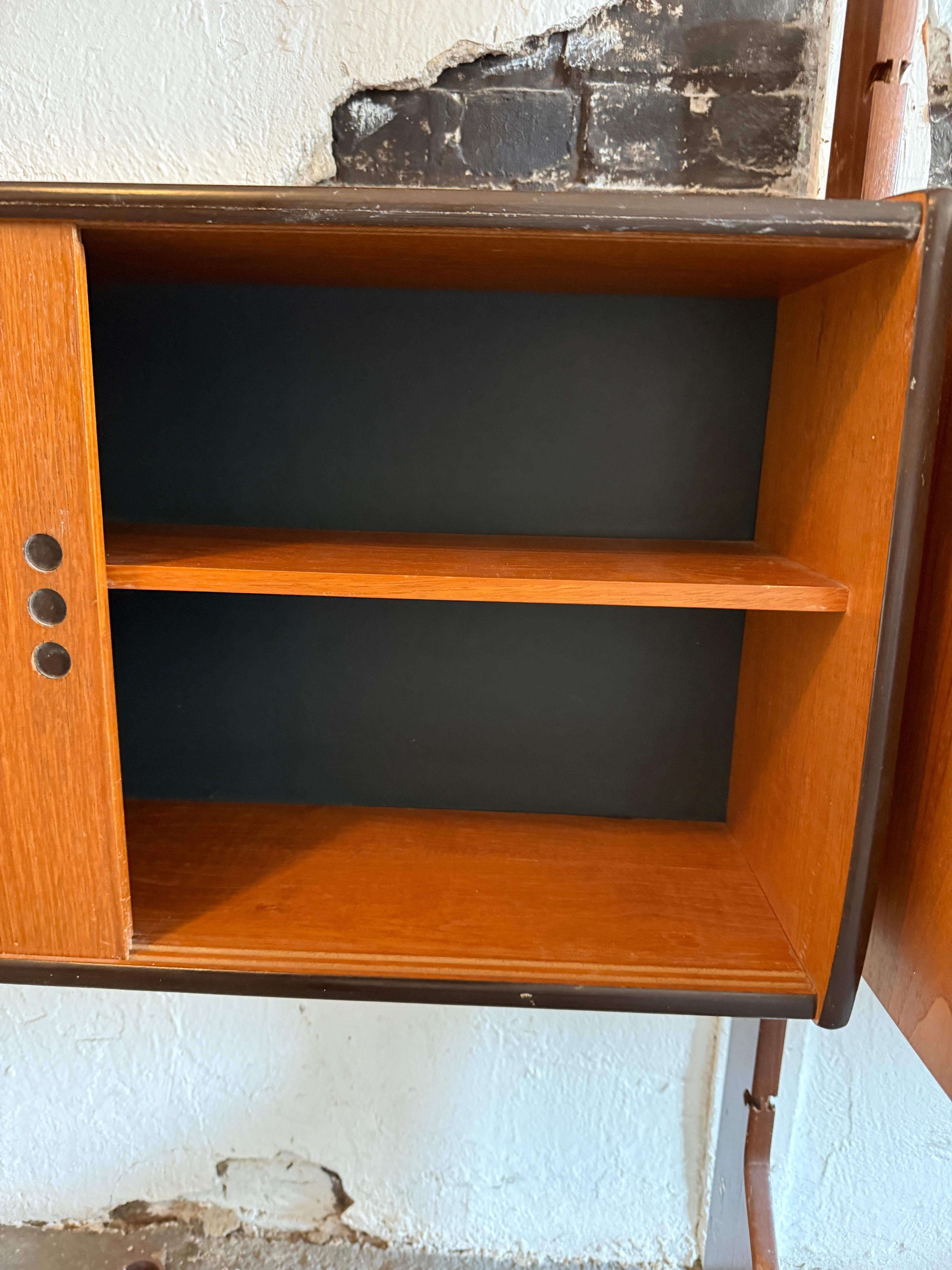 Schöner freistehender Ergo-Wandschrank aus Teakholz von John Texmon für Blindheim Norwegen 3