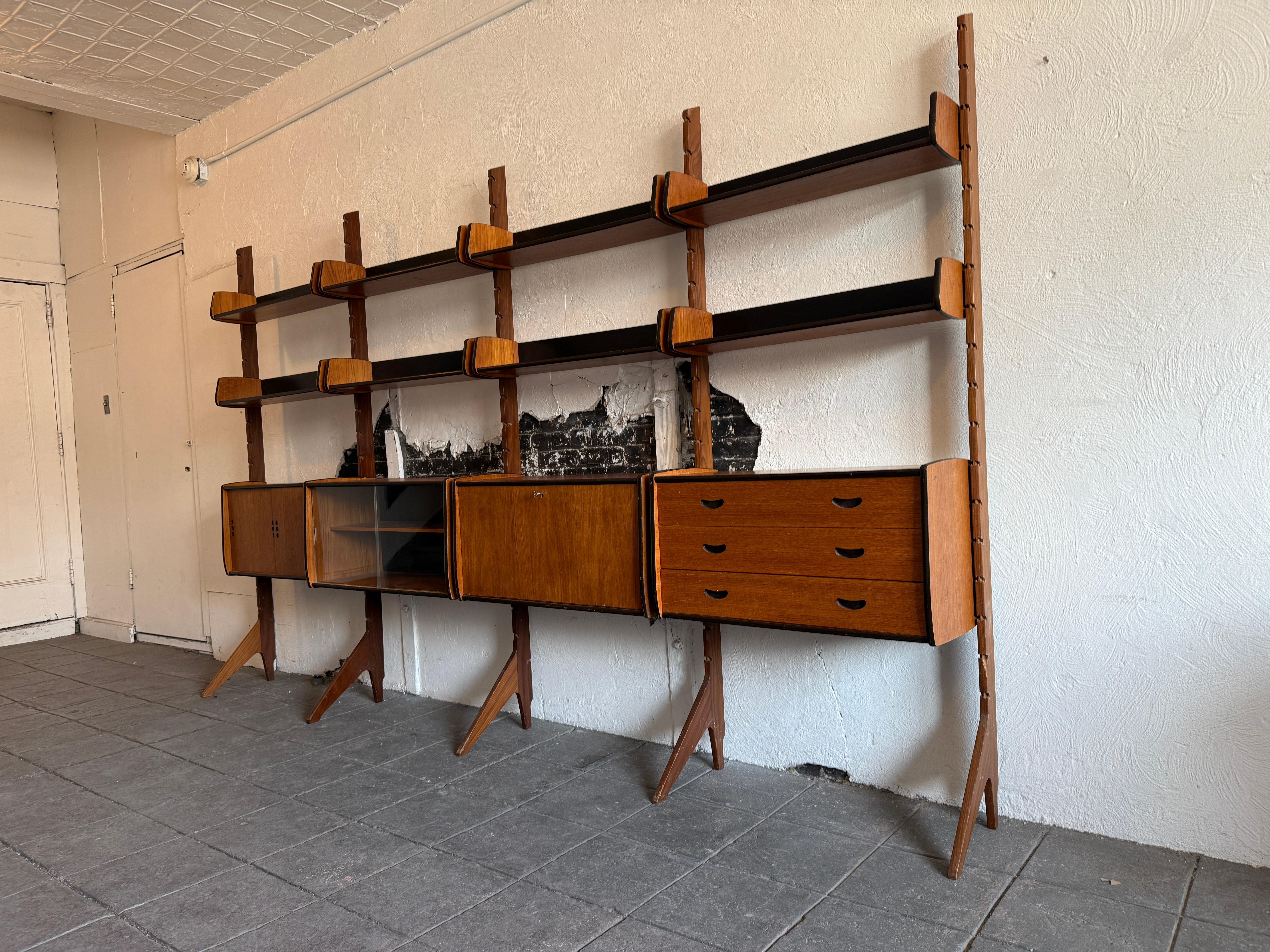 Schöner freistehender Ergo-Wandschrank aus Teakholz von John Texmon für Blindheim Norwegen 5