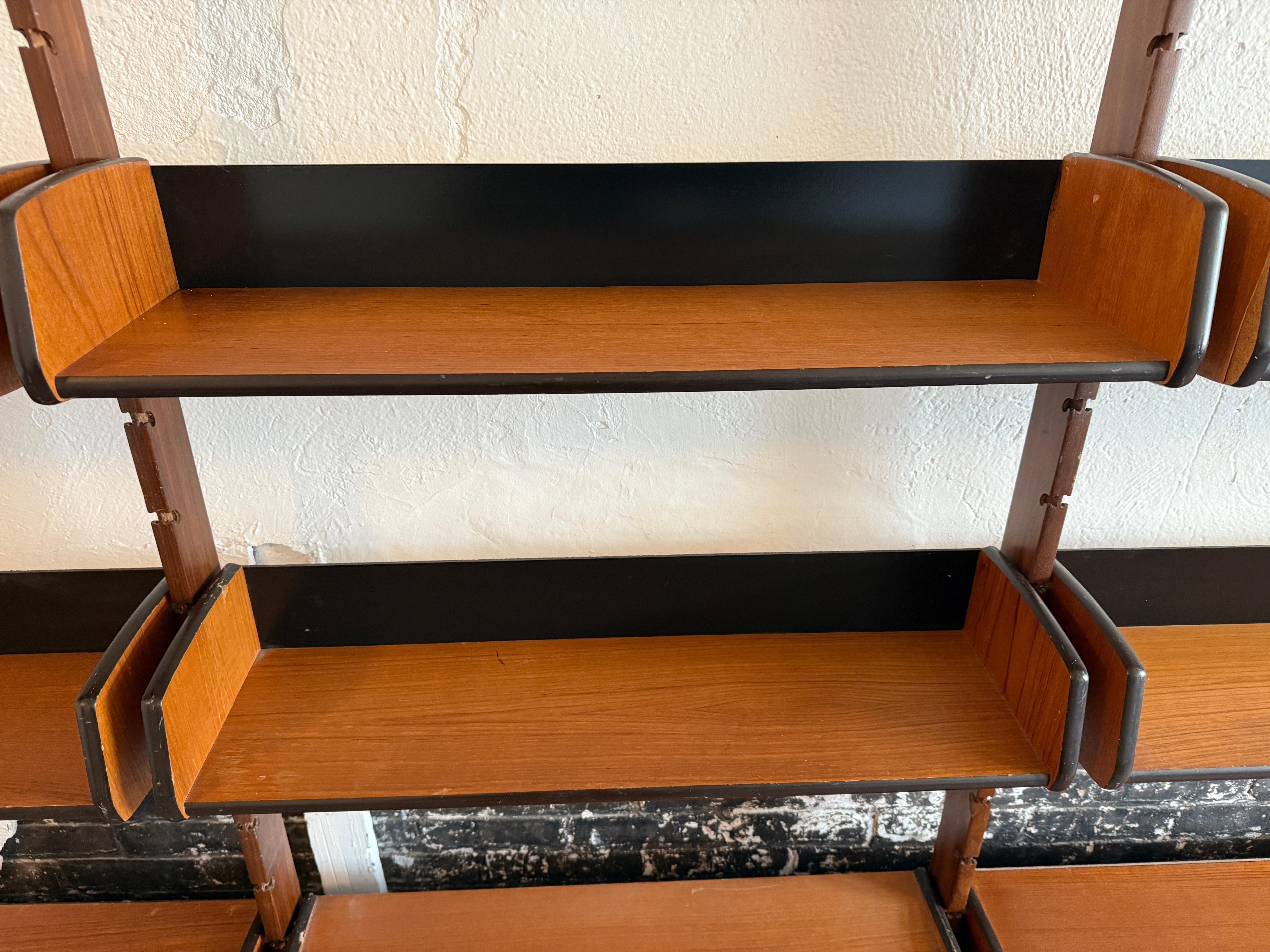 Schöner freistehender Ergo-Wandschrank aus Teakholz von John Texmon für Blindheim Norwegen 1