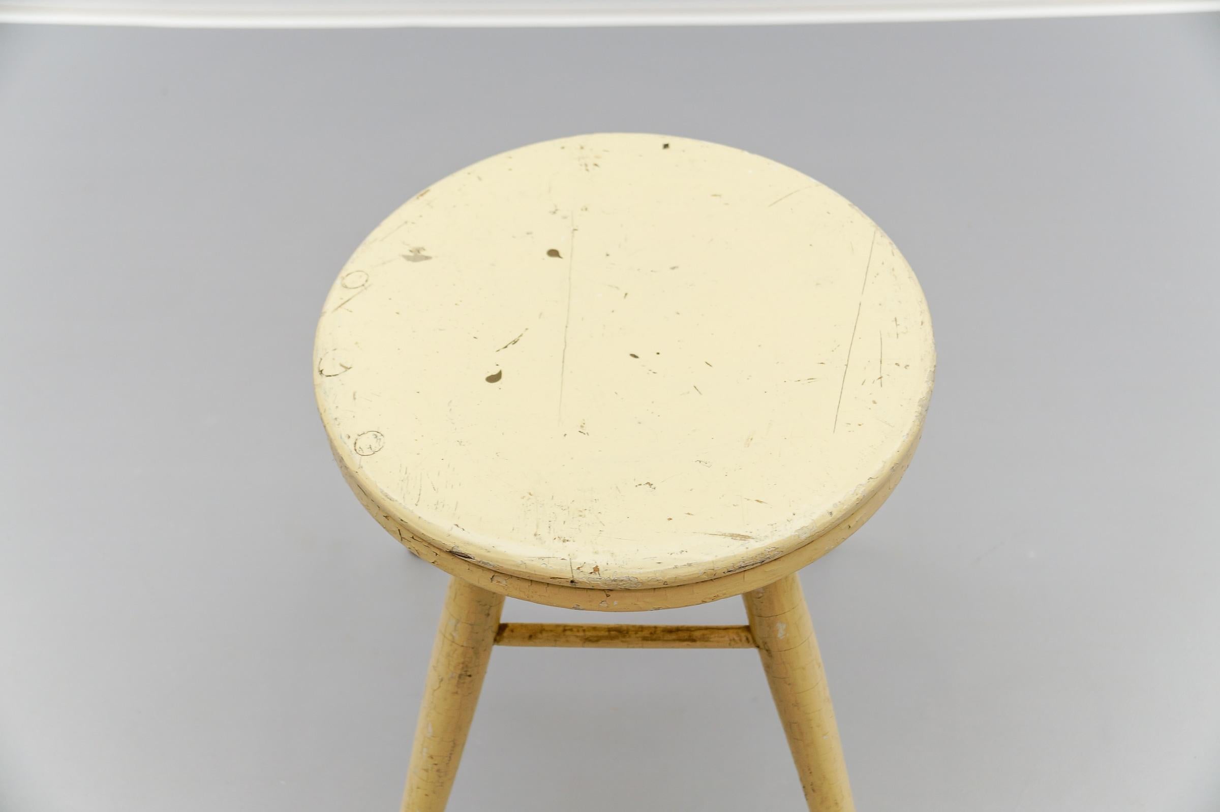 Schöner französischer Art-Déco-Arbeitshocker aus Holz, 1940er Jahre im Angebot 3