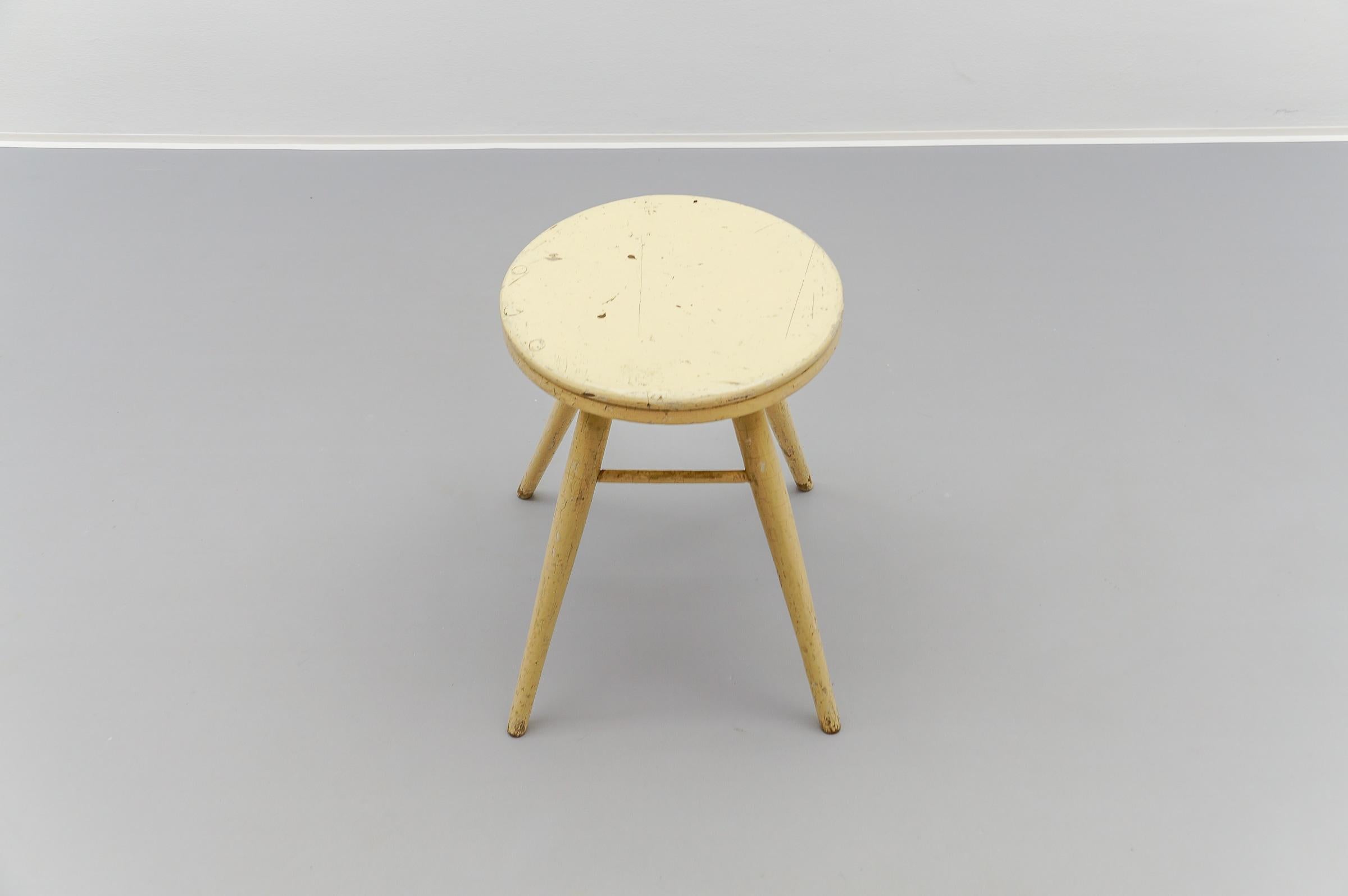Schöner französischer Art-Déco-Arbeitshocker aus Holz, 1940er Jahre (Französische Provence) im Angebot