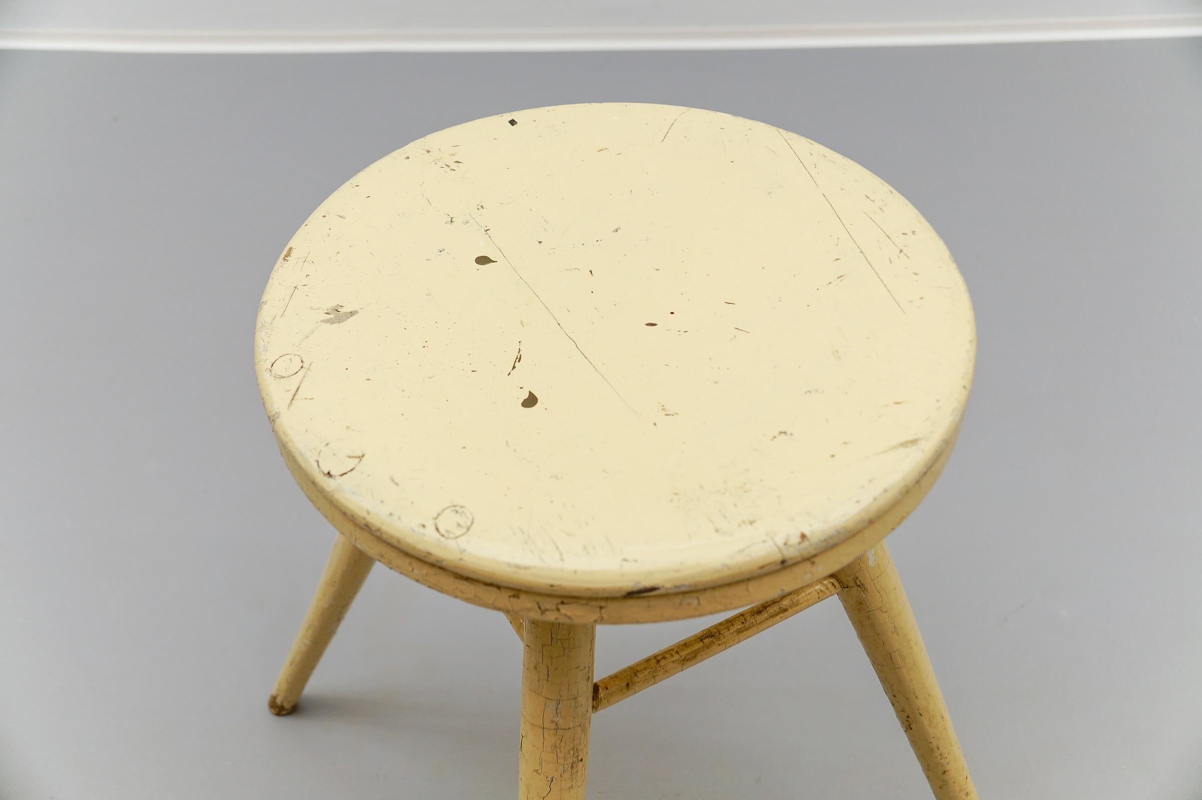 Schöner französischer Art-Déco-Arbeitshocker aus Holz, 1940er Jahre im Angebot 2