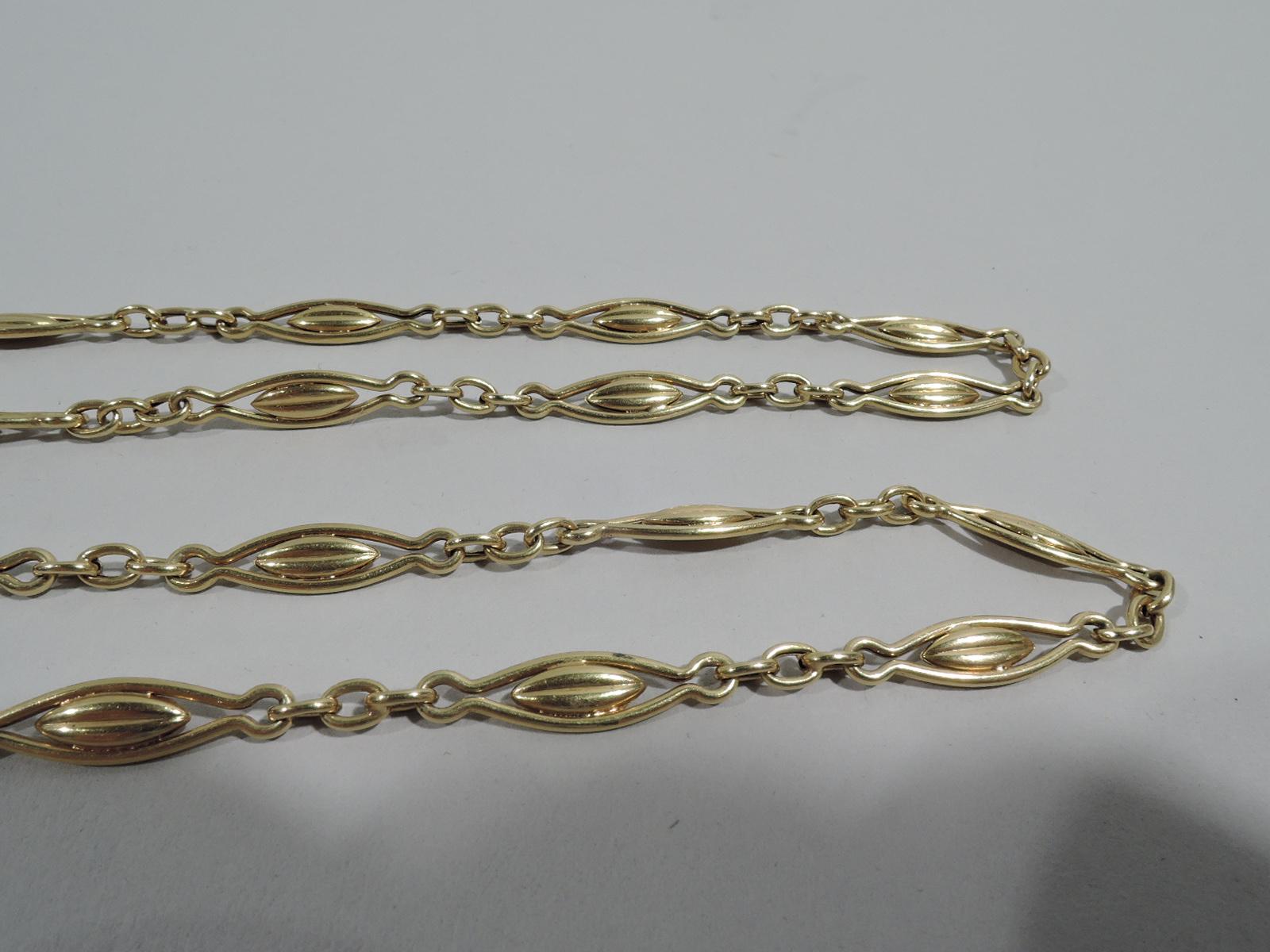 Lovely French Belle Epoque 18k yellow gold chain, ca 1900. Seed-like oval set in open oval alternating with 3 small links. Marked. 