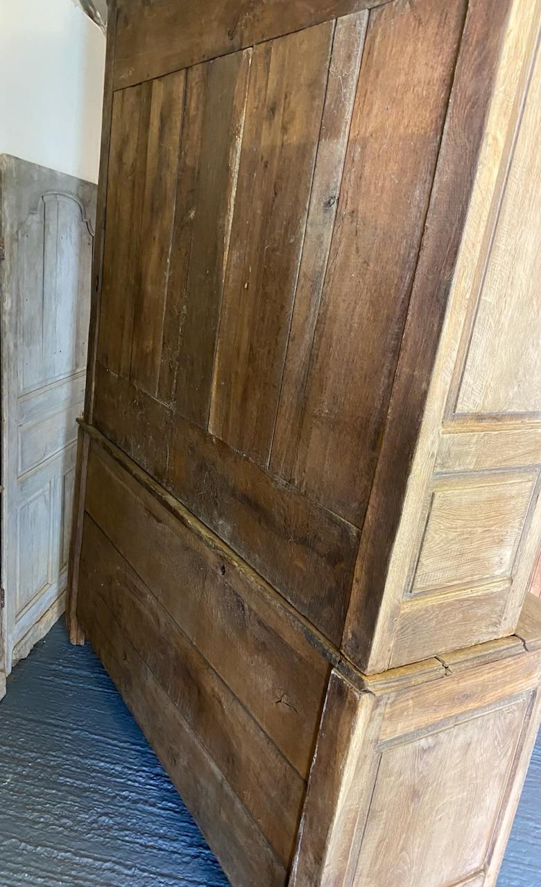 Lovely French Bleached Oak 18th Century Buffet In Good Condition In Seaford, GB