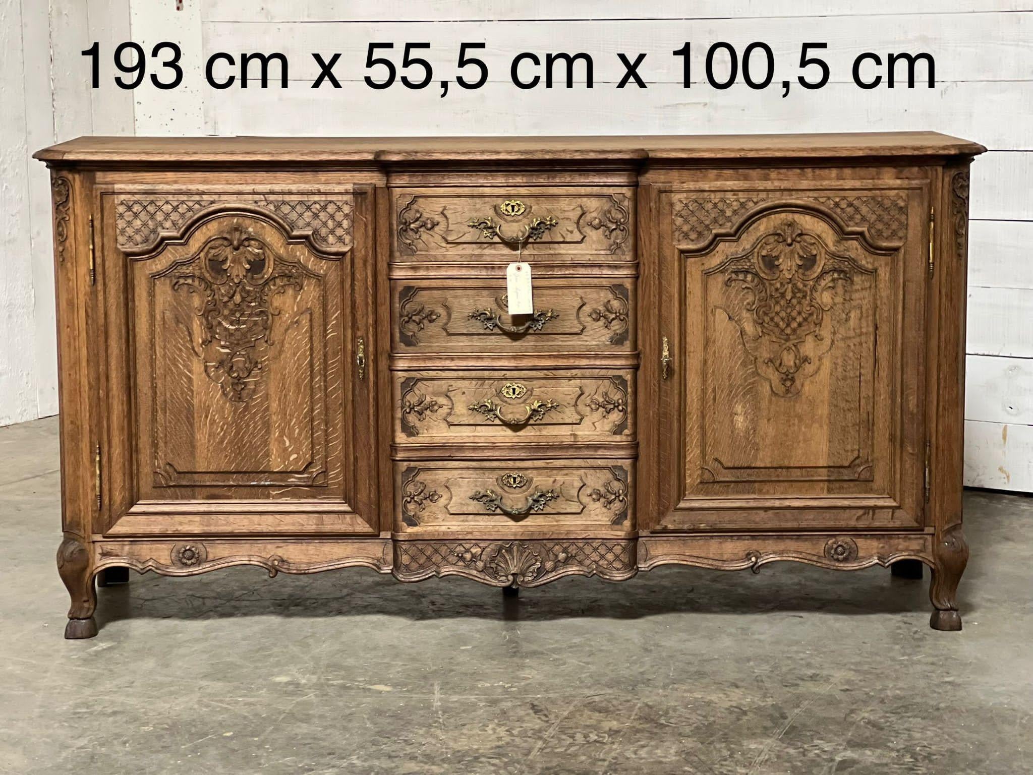 This is a really nice looking and very practical French sideboard or enfilade, made from oak and dating to around 1900 and of excellent quality construction. The drawers all run smoothly and its in excellent original condition for the home. We have