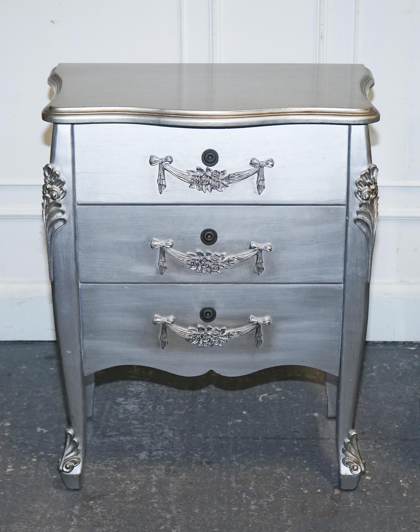 20th Century LOVELY FRENCH GREY SiLVER BAROQUE STYLE 3 DRAWER BEDSIDE TABLES CHEST OF DRAWERS For Sale