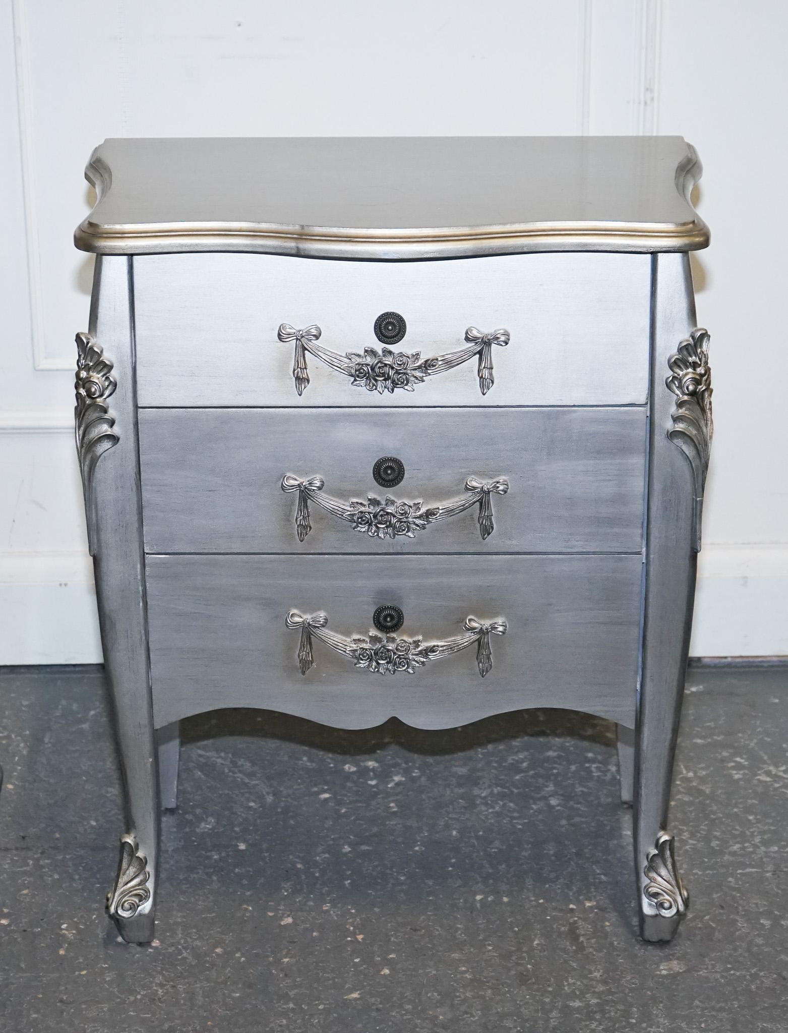 Hardwood LOVELY FRENCH GREY SiLVER BAROQUE STYLE 3 DRAWER BEDSIDE TABLES CHEST OF DRAWERS For Sale