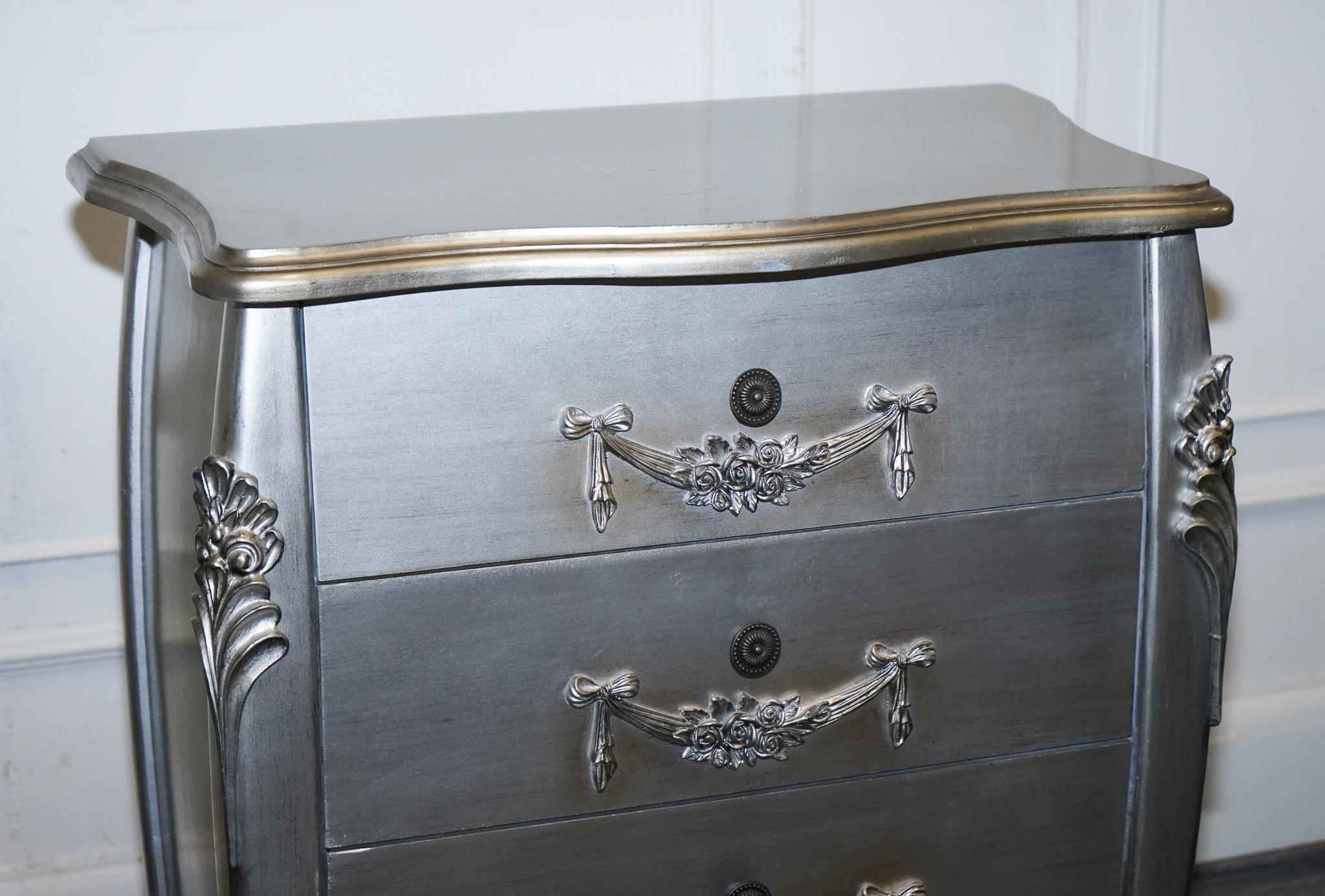 LOVELY FRENCH GREY SiLVER BAROQUE STYLE 3 DRAWER BEDSIDE TABLES CHEST OF DRAWERS For Sale 1