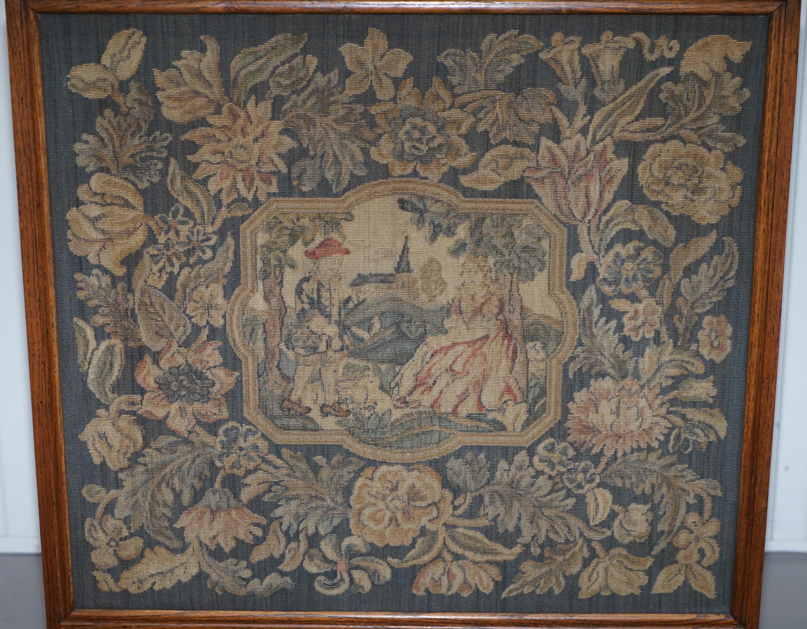 Lovely French Napoleon III Oak Fire Screen with Embroidered Scene Courting Pair In Good Condition In West Sussex, Pulborough