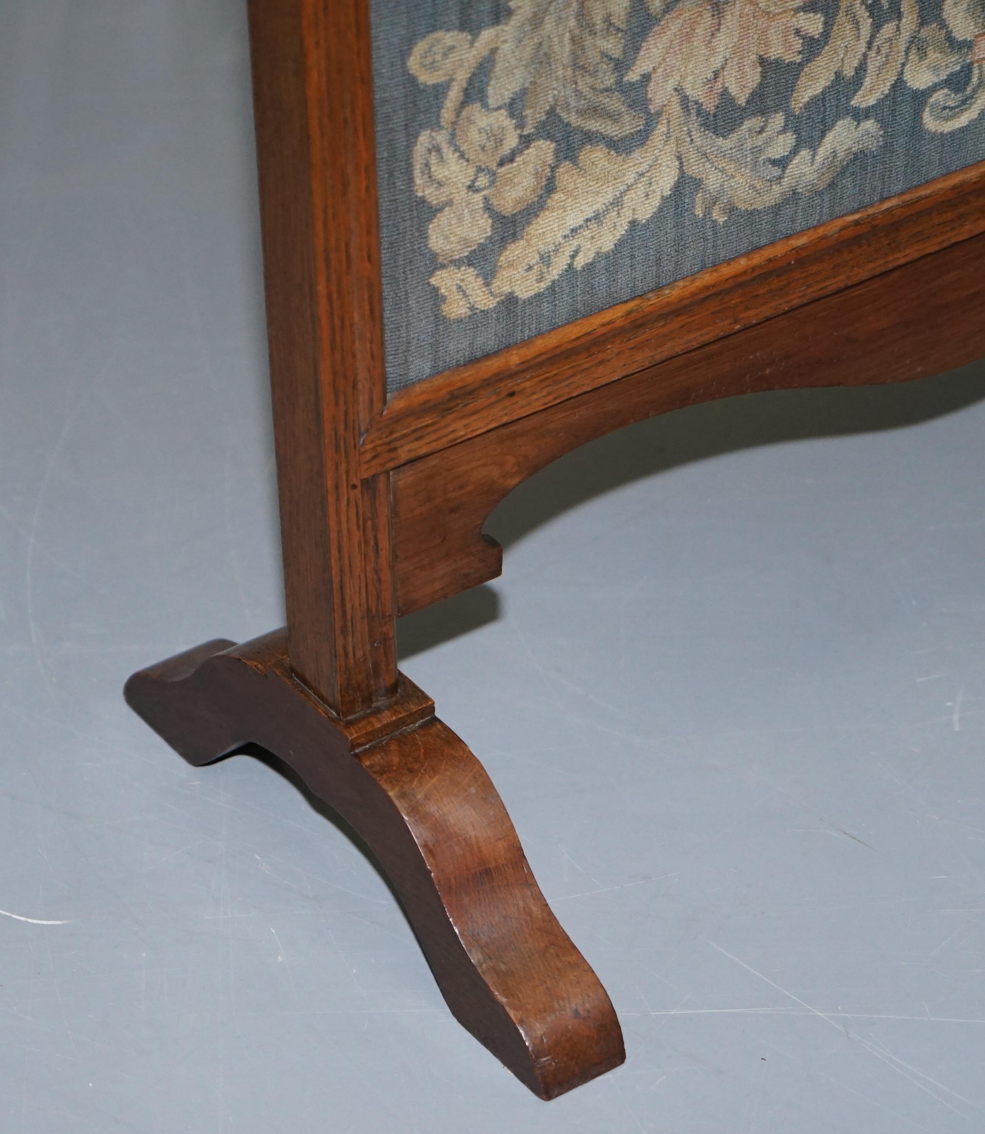 Lovely French Napoleon III Oak Fire Screen with Embroidered Scene Courting Pair 4