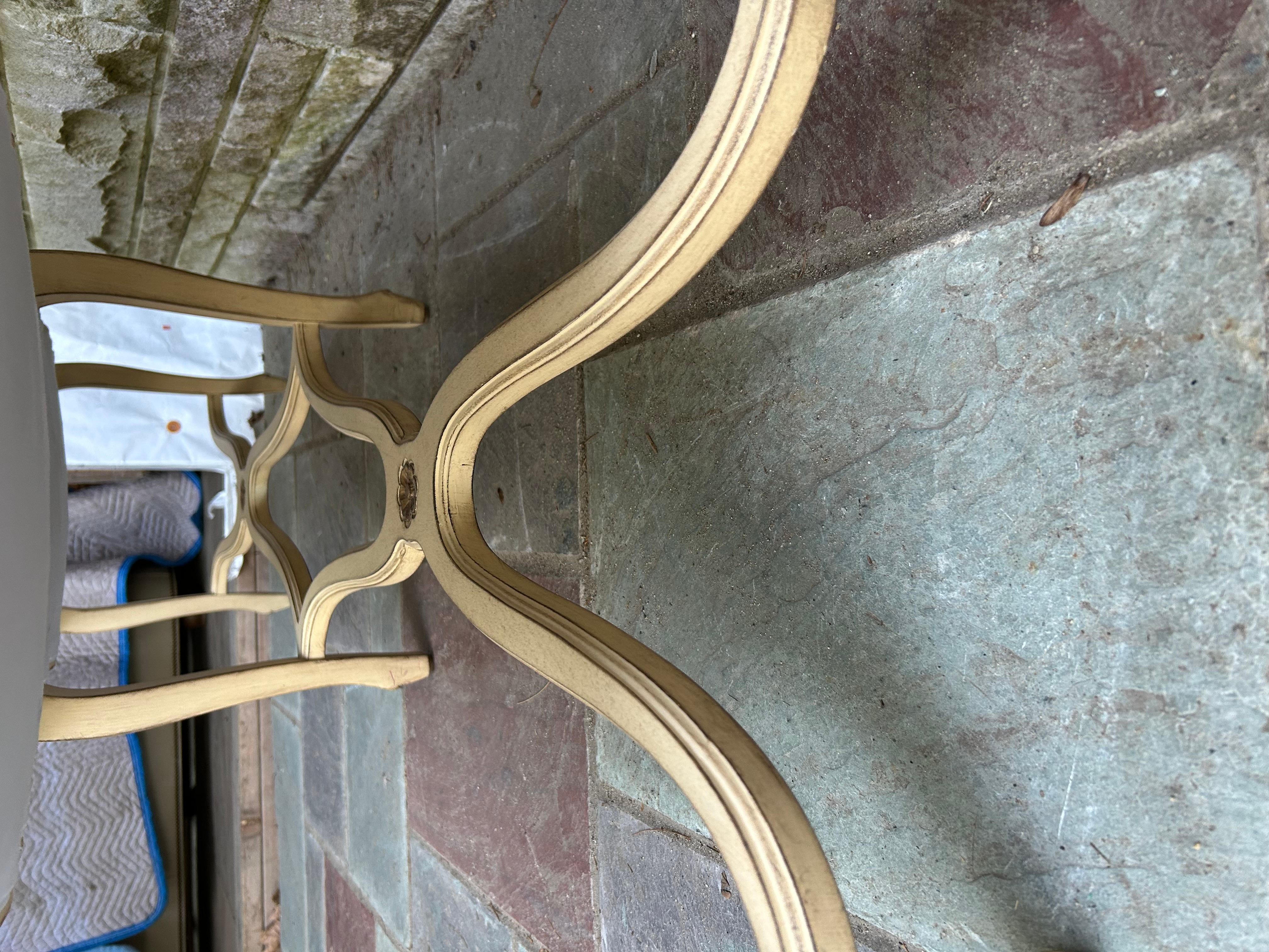 Precioso Banco de Madera Pintado Estilo Luis XV Provincial Francés Dorothy Draper en venta 6