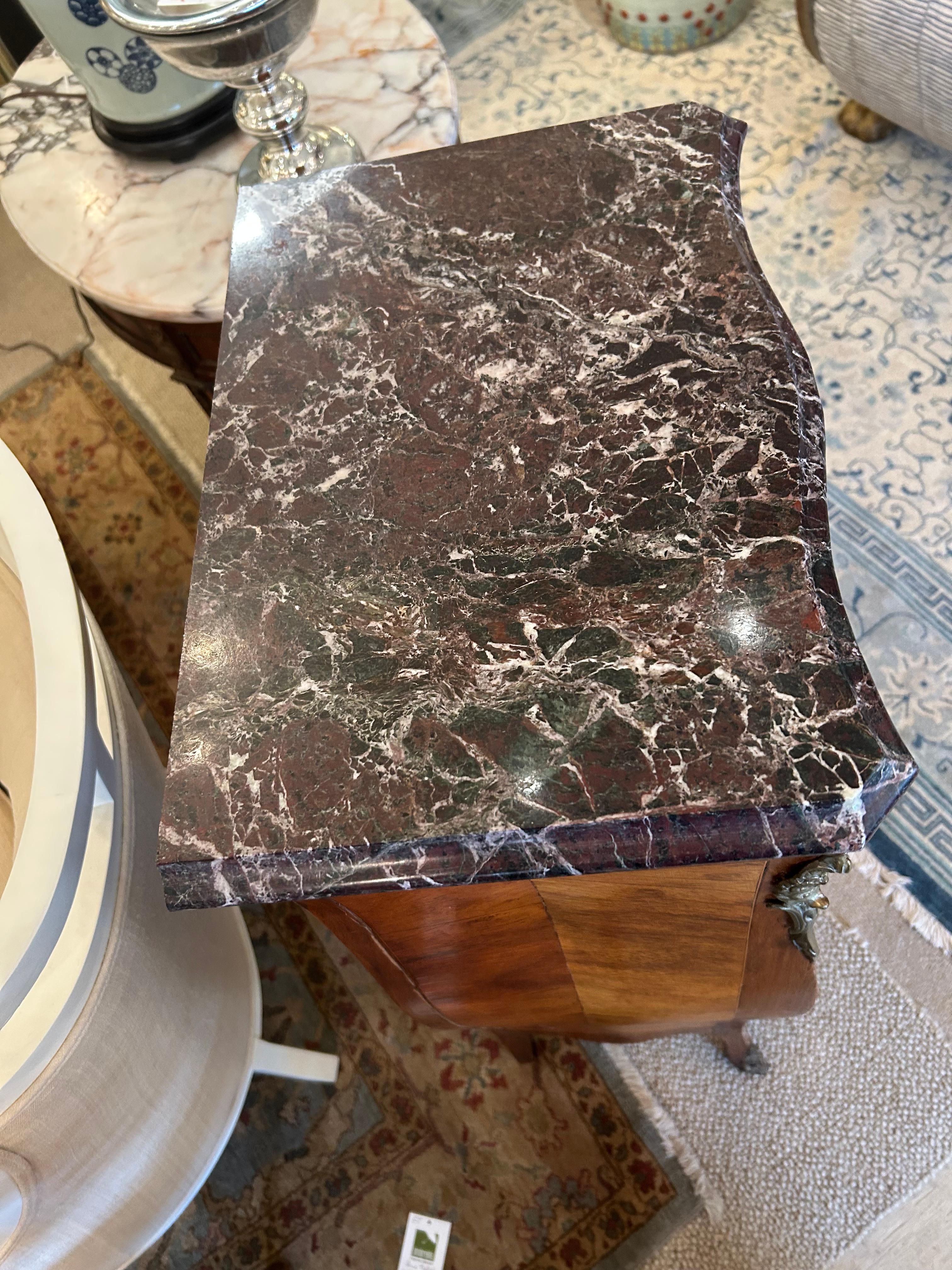 Precioso Cofre Lencería Semanier Francés de Madera Satinada y Latón en Bueno estado para la venta en Hopewell, NJ