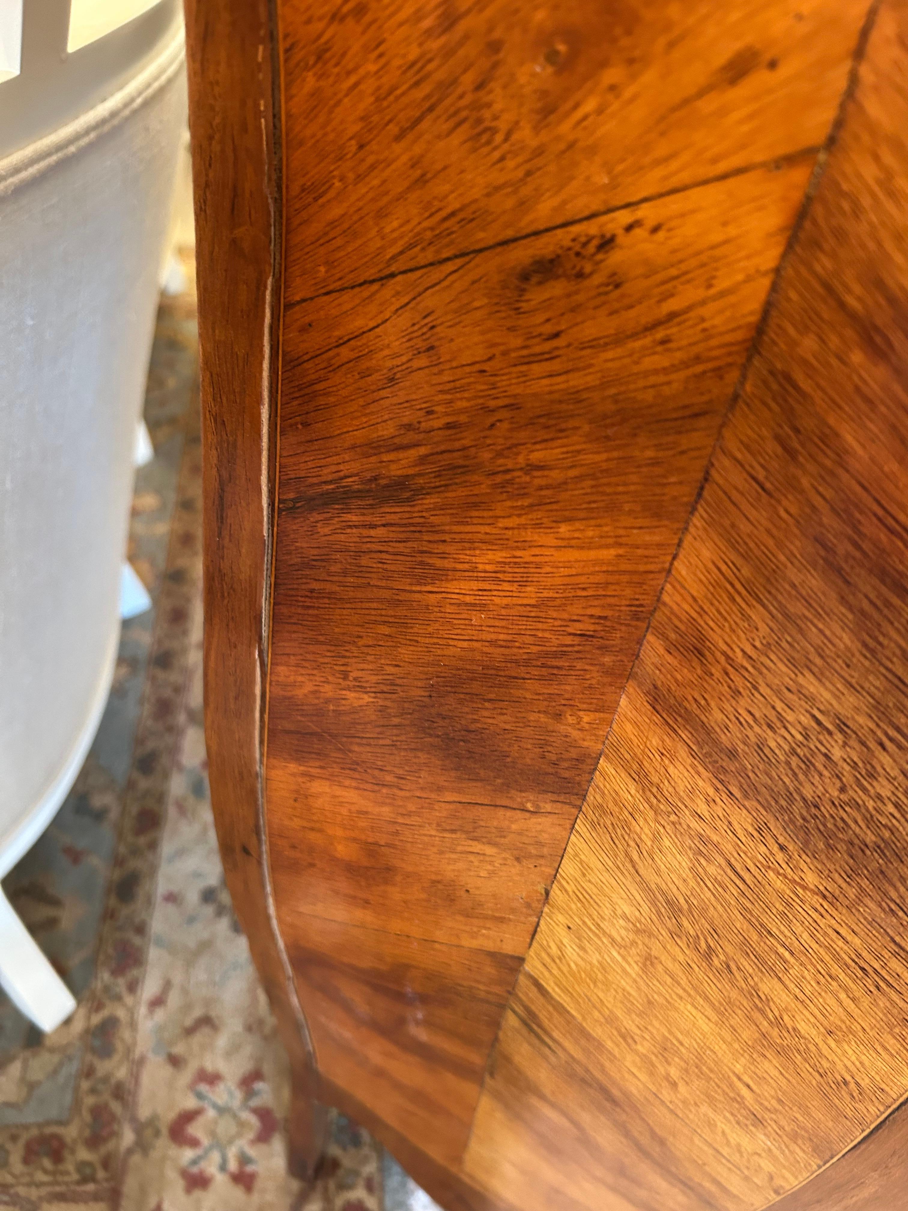 Precioso Cofre Lencería Semanier Francés de Madera Satinada y Latón Ormolú en venta