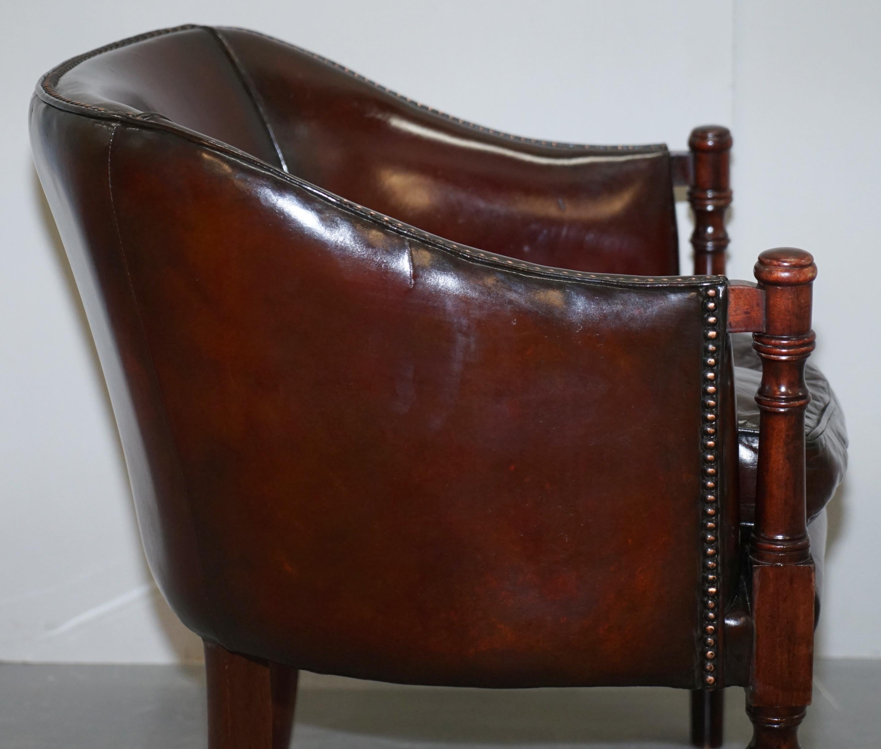 Precioso Sillón Club de Bañera de Cuero Marrón Tachonado Teñido a Mano Vintage Totalmente Restaurado en venta 8