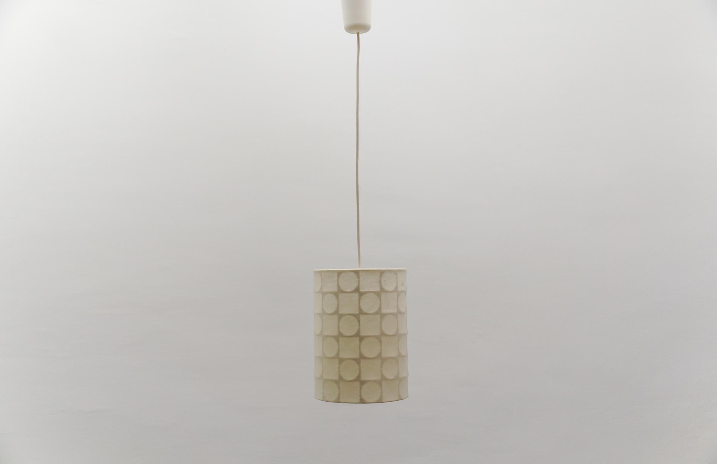Wunderschöne Cocoon-Lampe aus den 1960er Jahren. Sehr beeindruckend. Sehr guter Zustand. Steckdose e27. Dimmbar.

Vollständig funktionsfähig. Funktioniert mit 220V und 110V. Die Verkabelung ist für alle Länder geeignet.