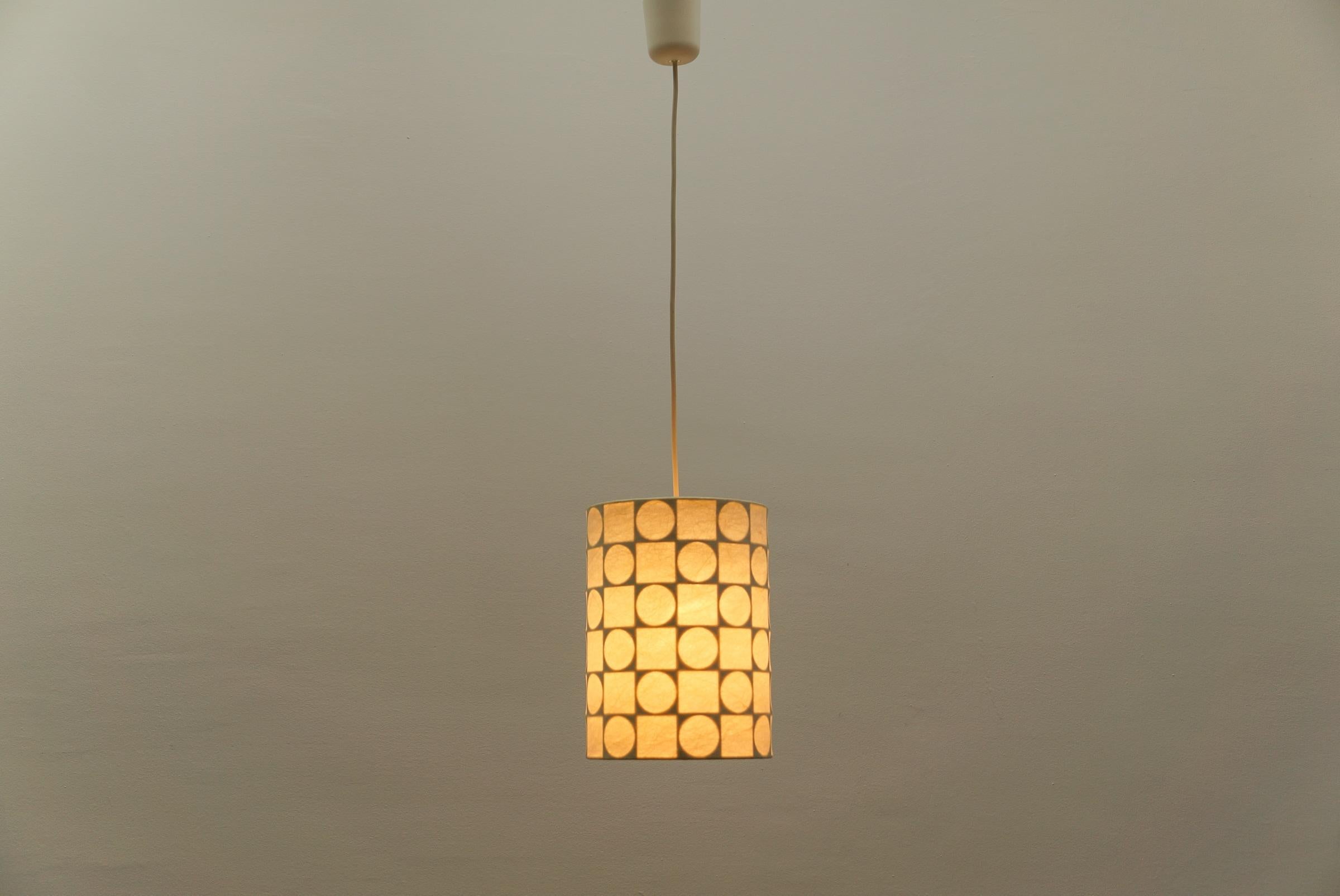 Schöne geometrische Cocoon-Hängelampe von Goldkant Leuchten, 1960er Jahre, Deutschland (Moderne der Mitte des Jahrhunderts) im Angebot