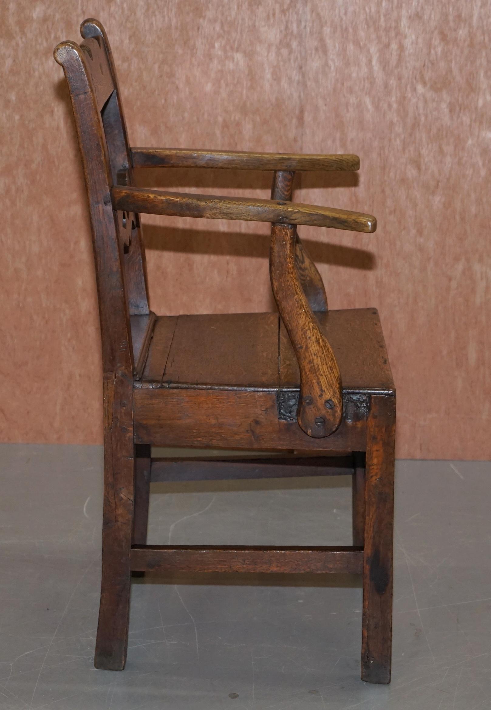 Schöner George II um 1760 Primitiver Schnitzer-Sessel Original-Reparaturen aus der Zeit George II. im Angebot 5