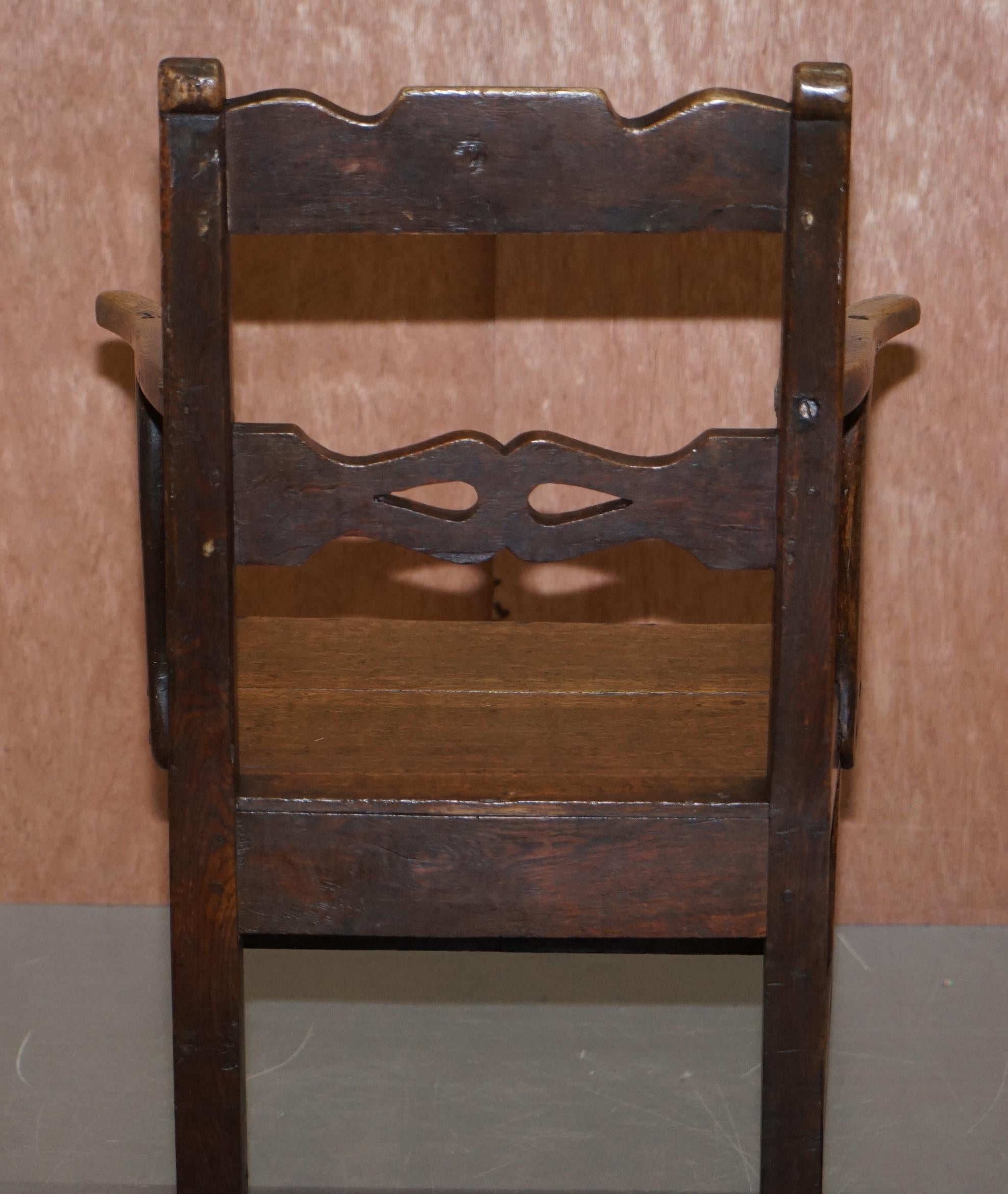 Schöner George II um 1760 Primitiver Schnitzer-Sessel Original-Reparaturen aus der Zeit George II. im Angebot 9