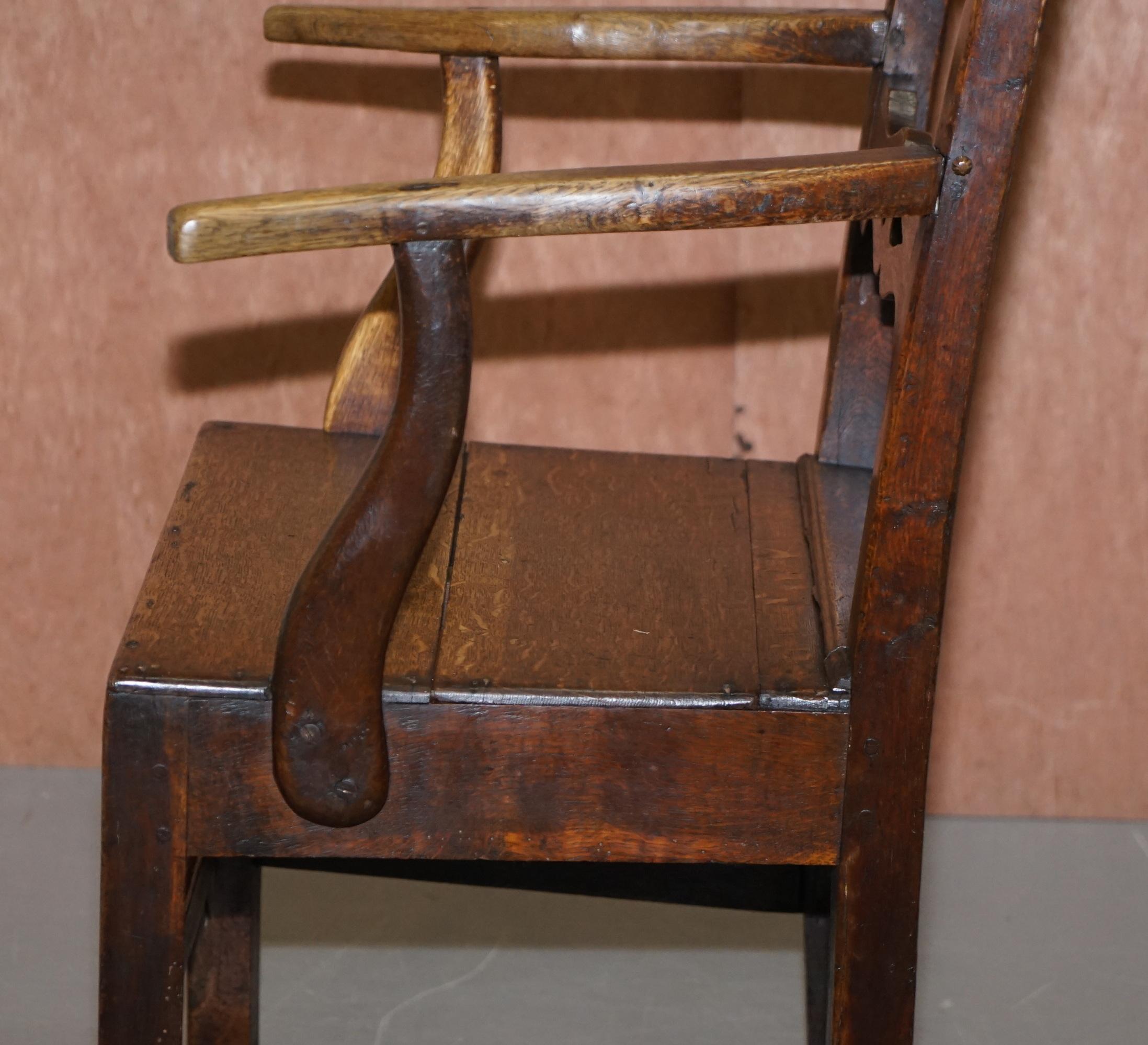 Schöner George II um 1760 Primitiver Schnitzer-Sessel Original-Reparaturen aus der Zeit George II. im Angebot 11